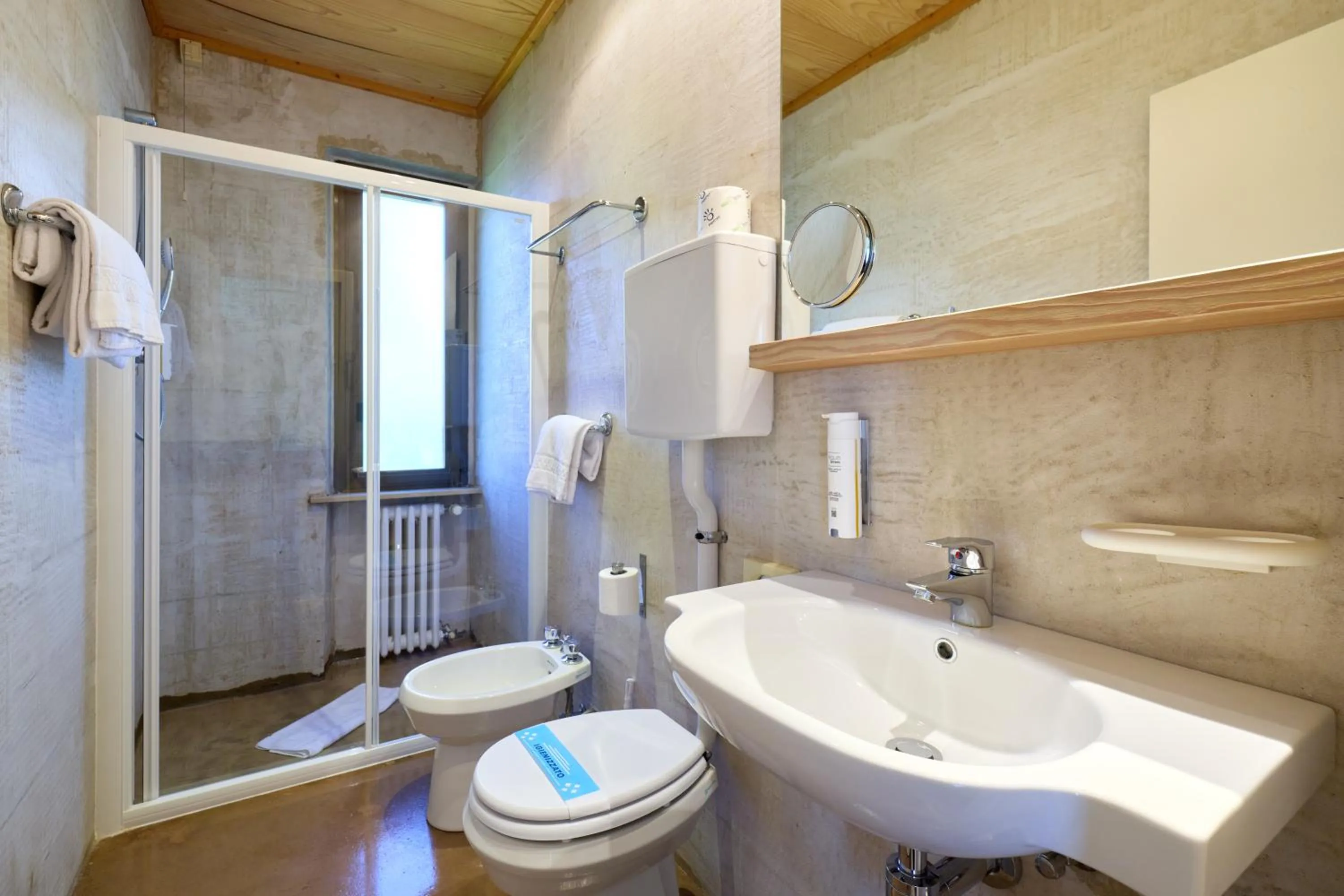 Bathroom in Hotel Luna Rossa