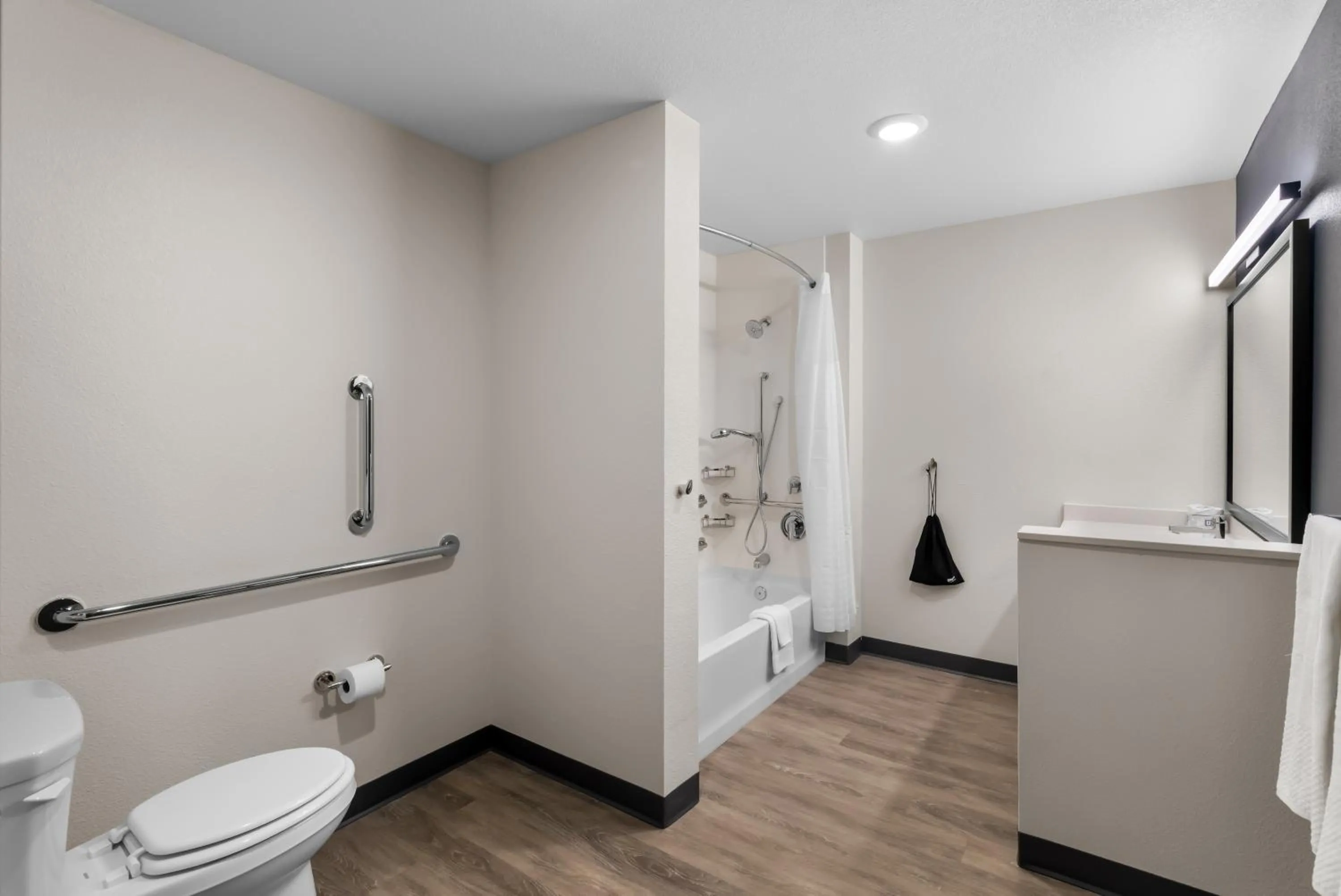 King Suite with Sofa - Disability Access/Non Smoking in Everhome Suites Bastrop by Choice Hotels