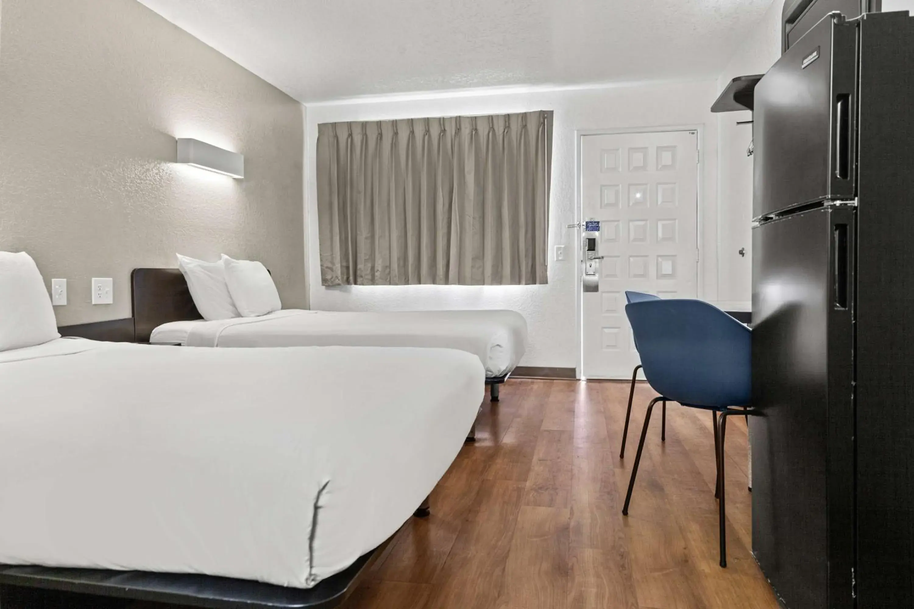 Queen Room with Two Queen Beds - Non-Smoking in Studio 6 San Luis Obispo, CA South Queen Room with Two Queen Beds - Non-Smoking in Studio 6 San Luis Obispo, CA South