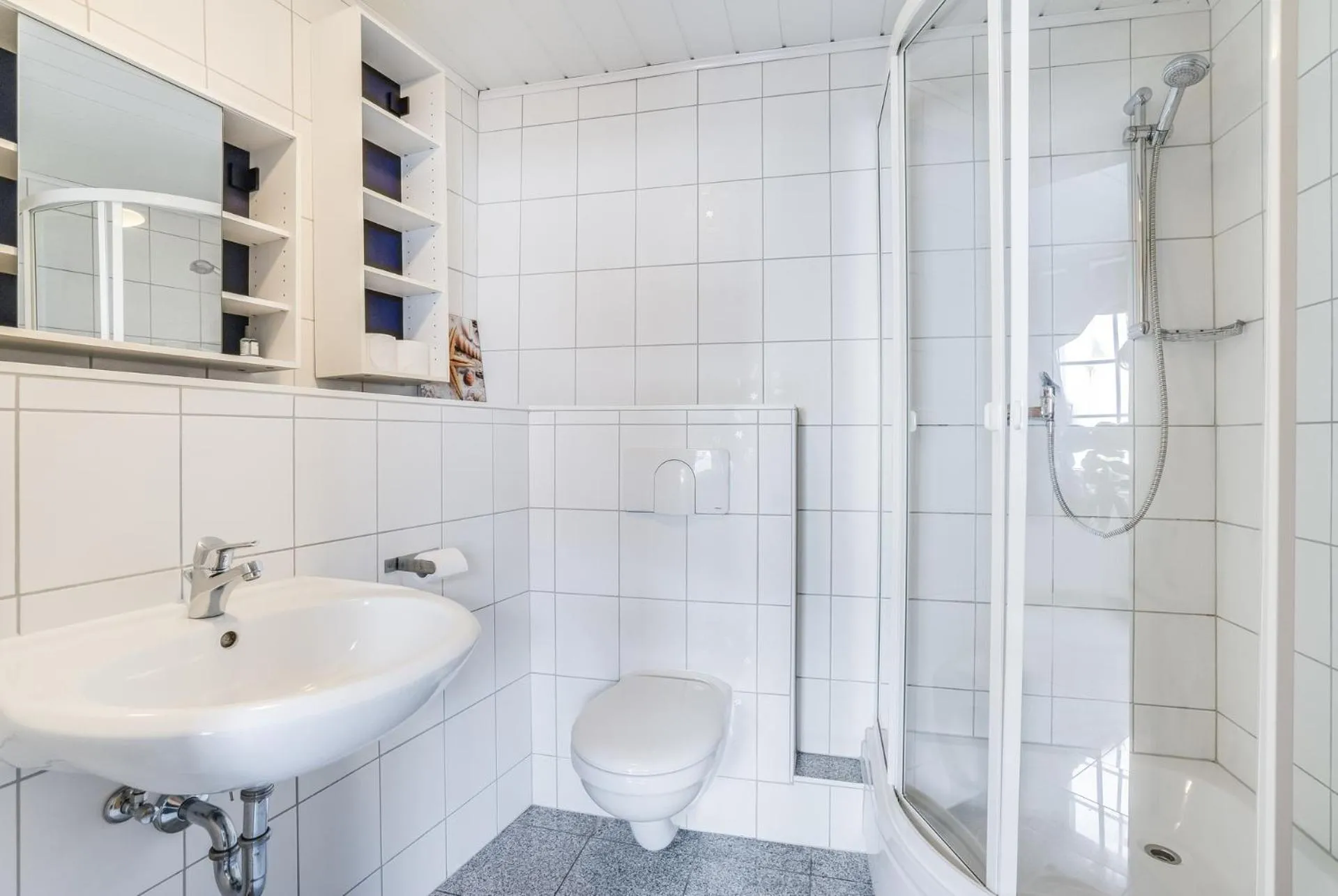 Shower in Nurburgring Rooms Pinocchio