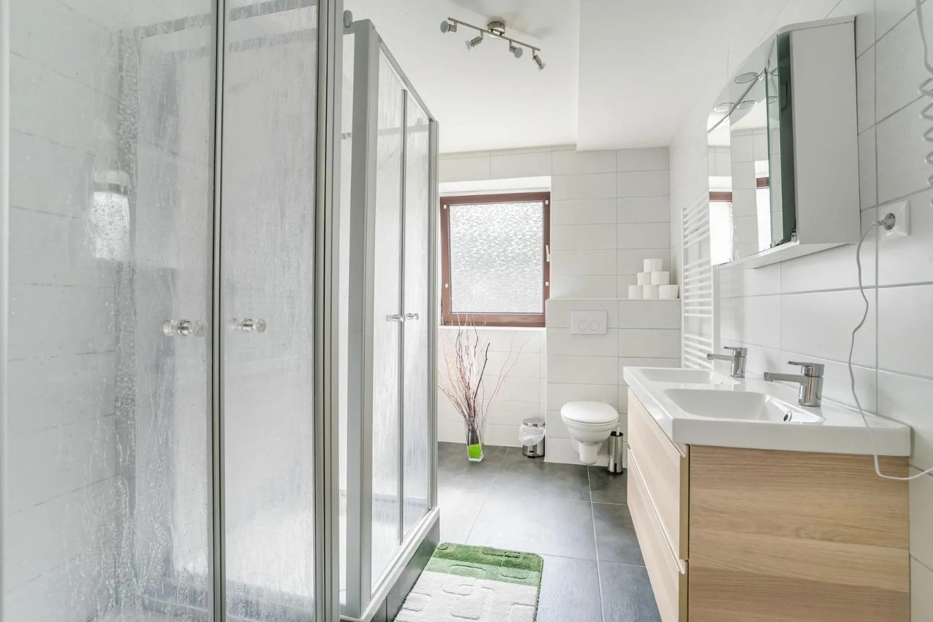 Shower in Nurburgring Rooms Pinocchio