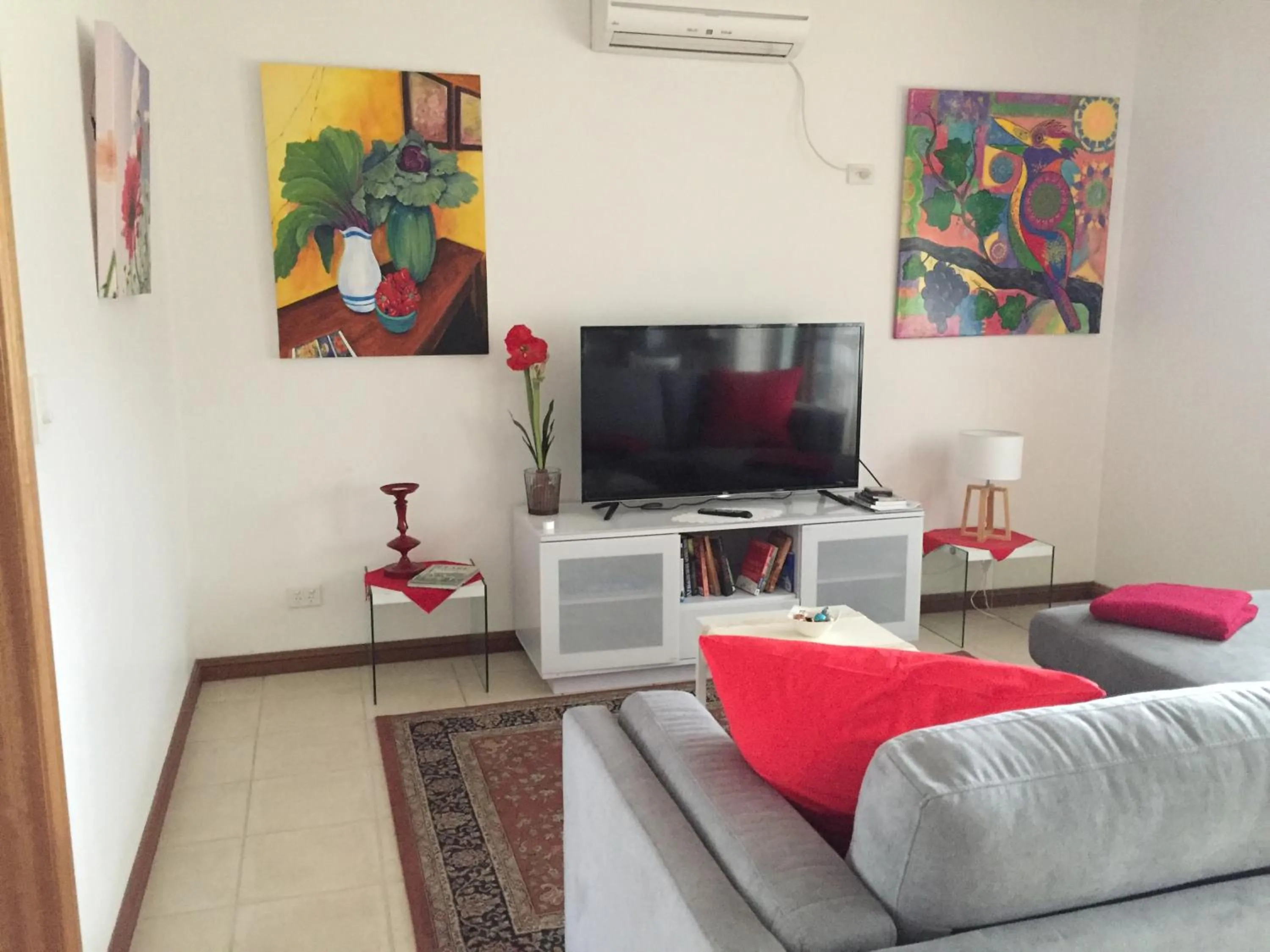 Living room in Clarevale Cottage B&B