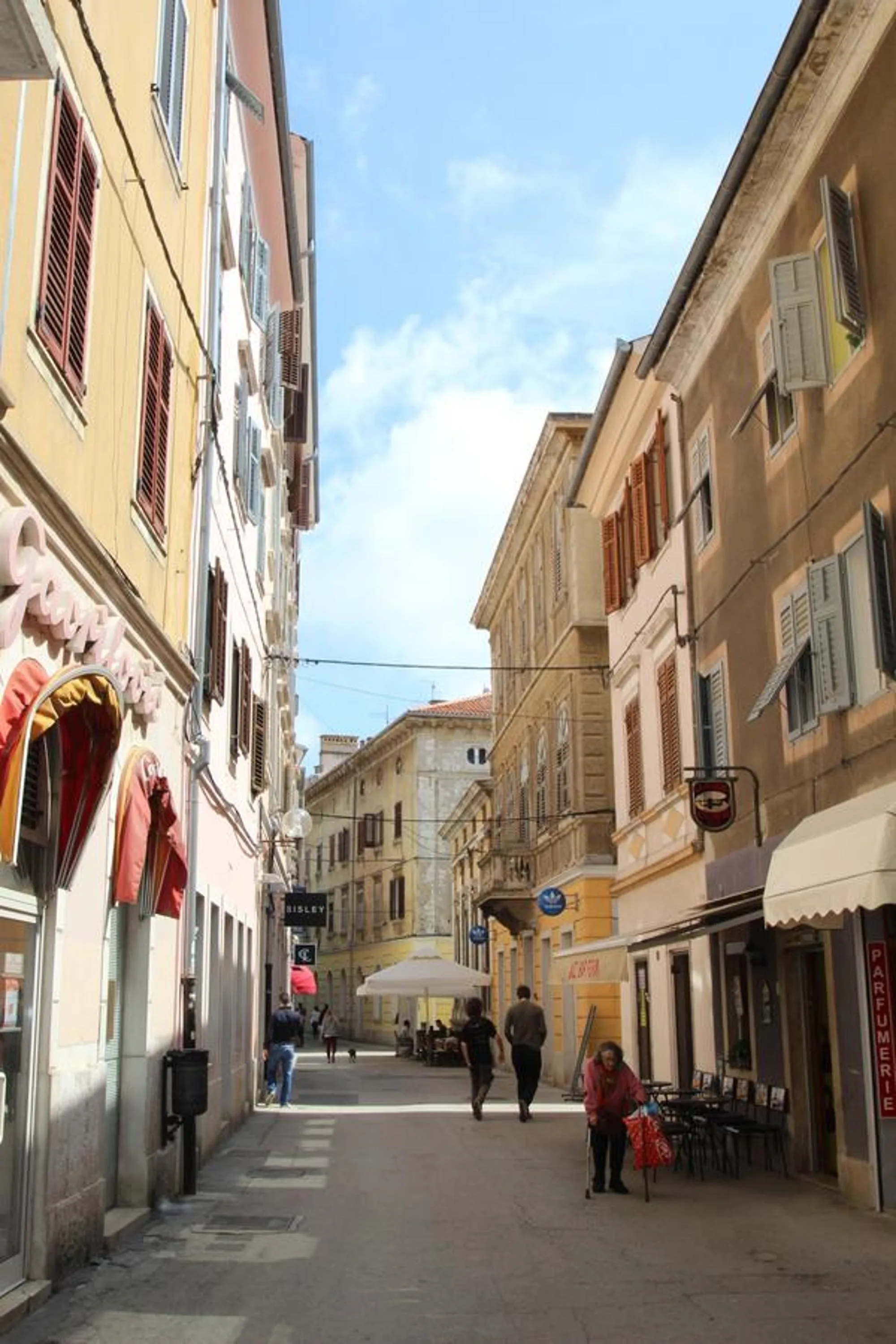 Neighbourhood in Top Center Rooms & Studio