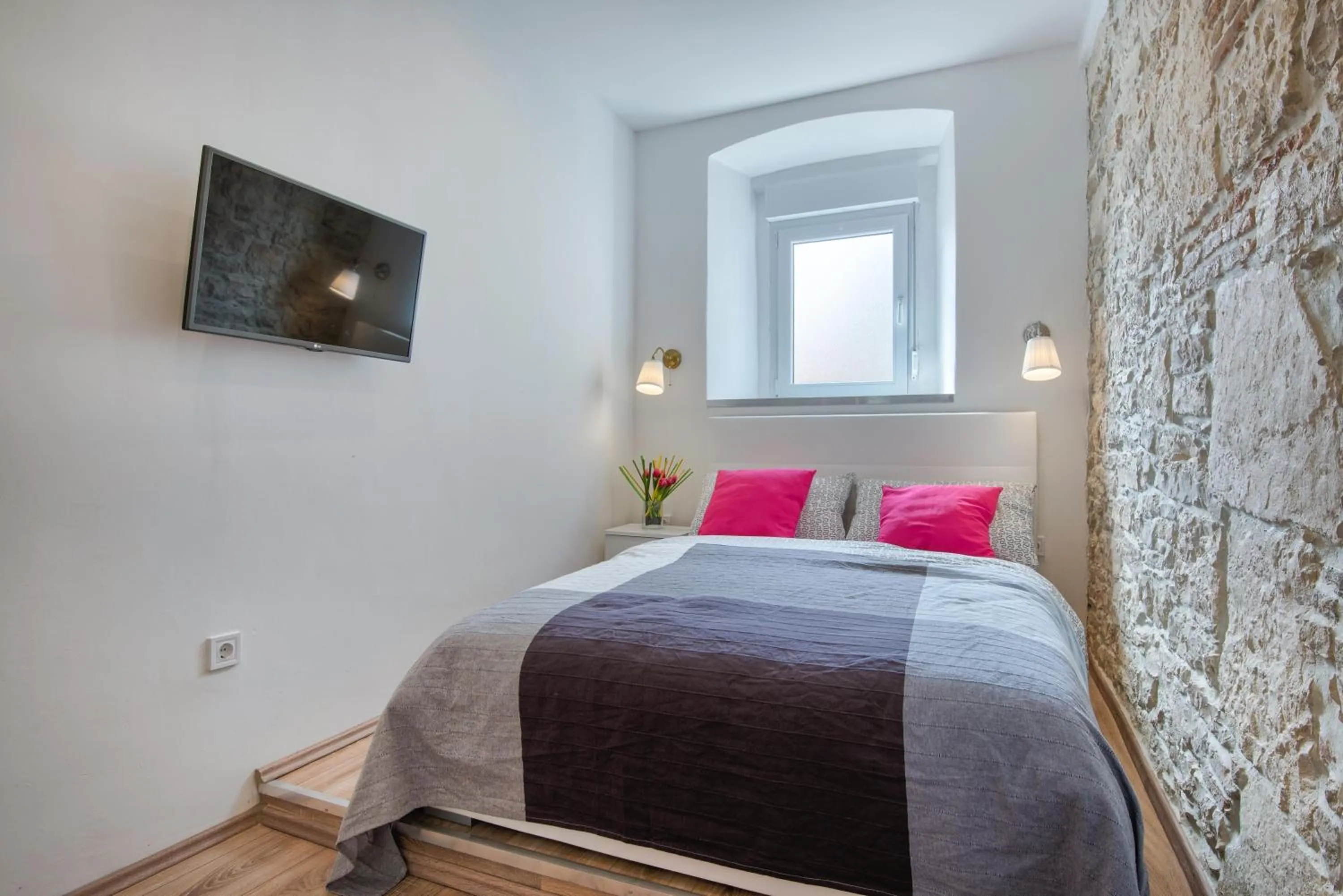 Photo of the whole room, Bed in Top Center Rooms & Studio