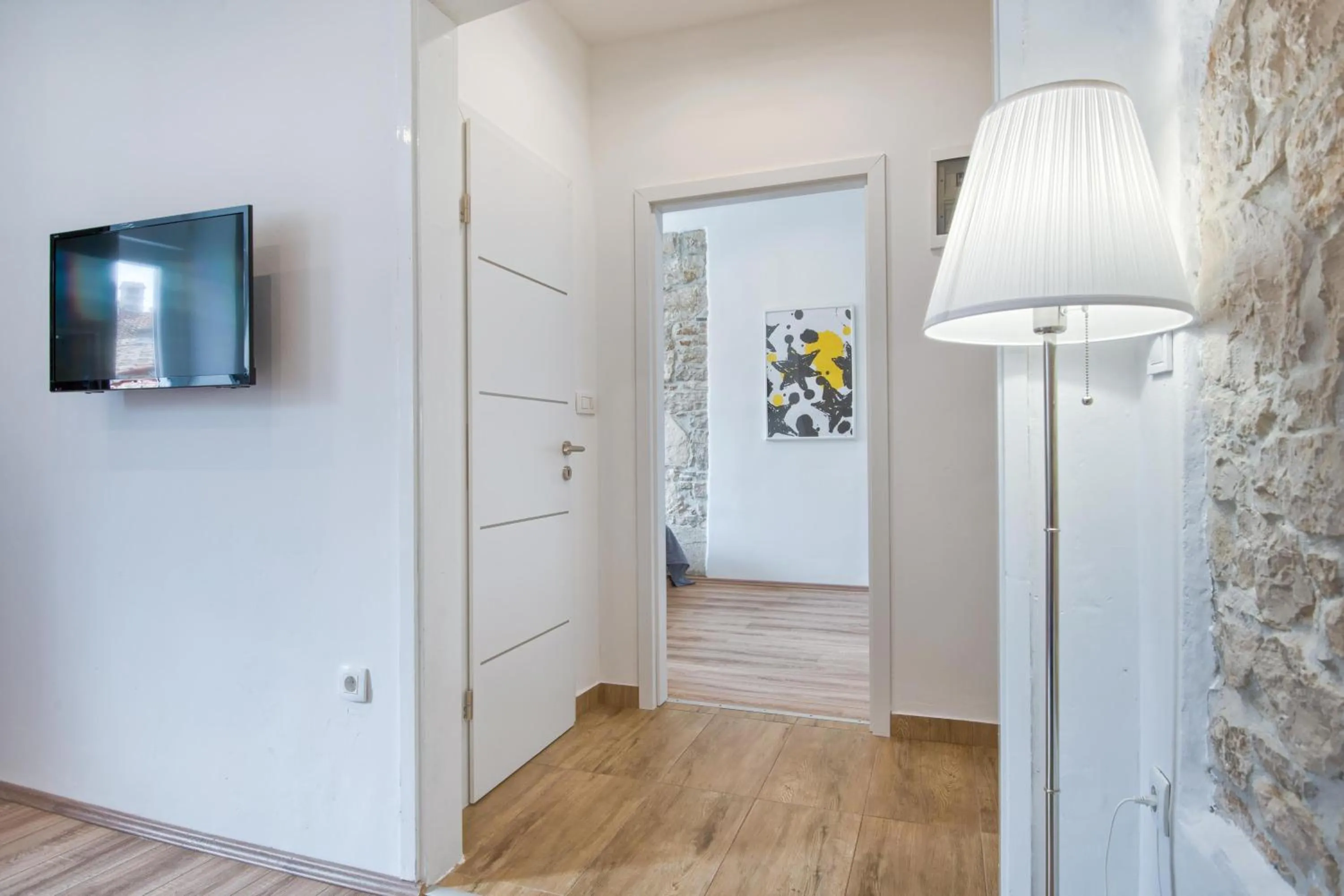 Photo of the whole room in Top Center Rooms & Studio