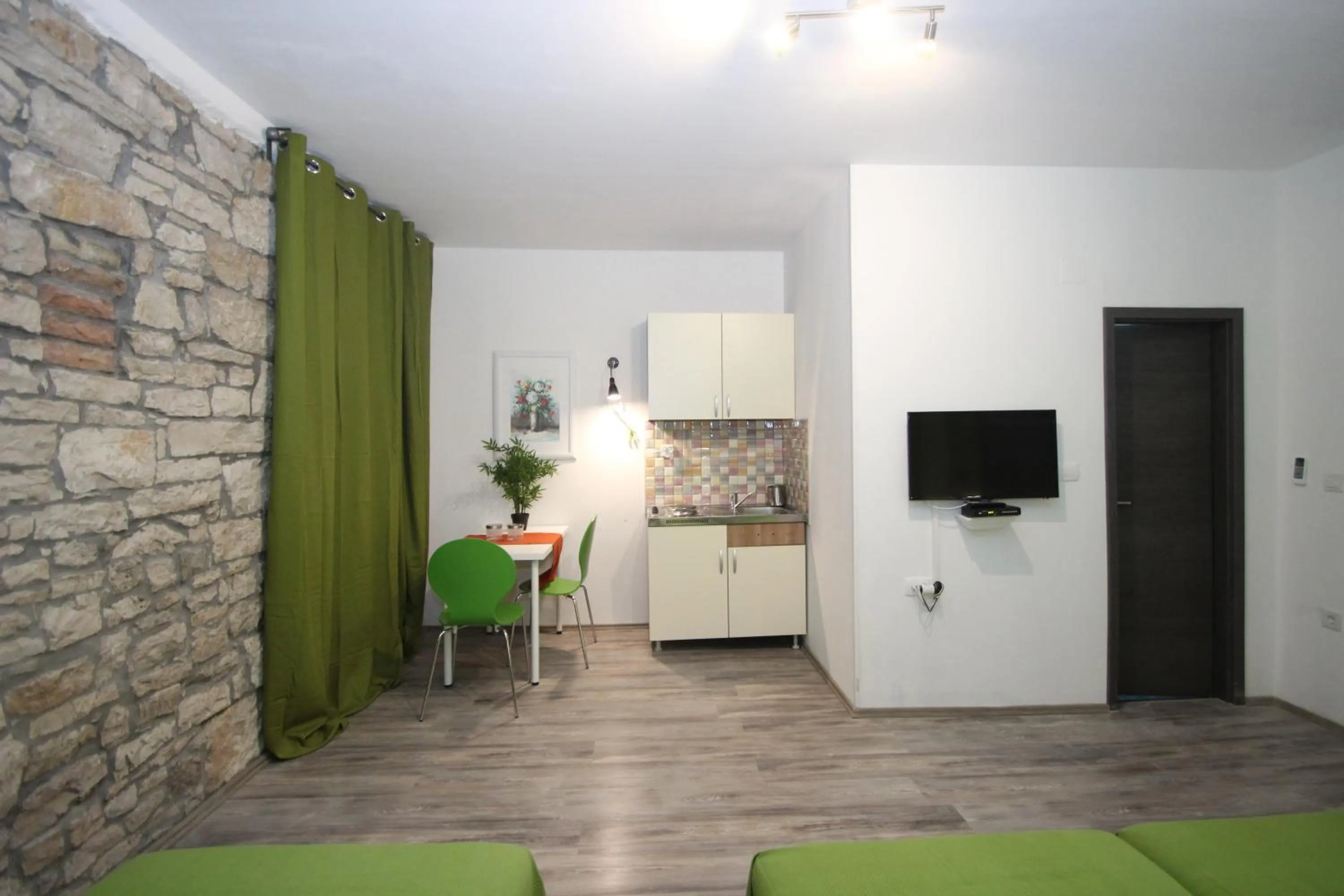 Decorative detail in Top Center Rooms & Studio