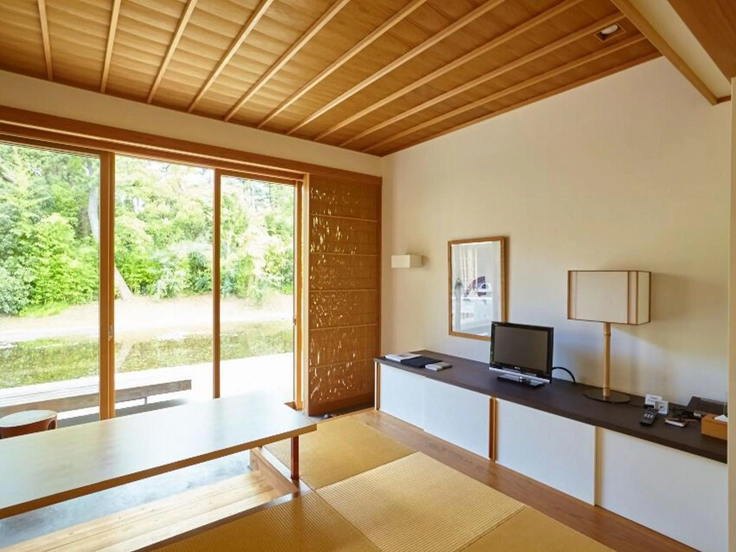 Photo of the whole room in Numazu Club