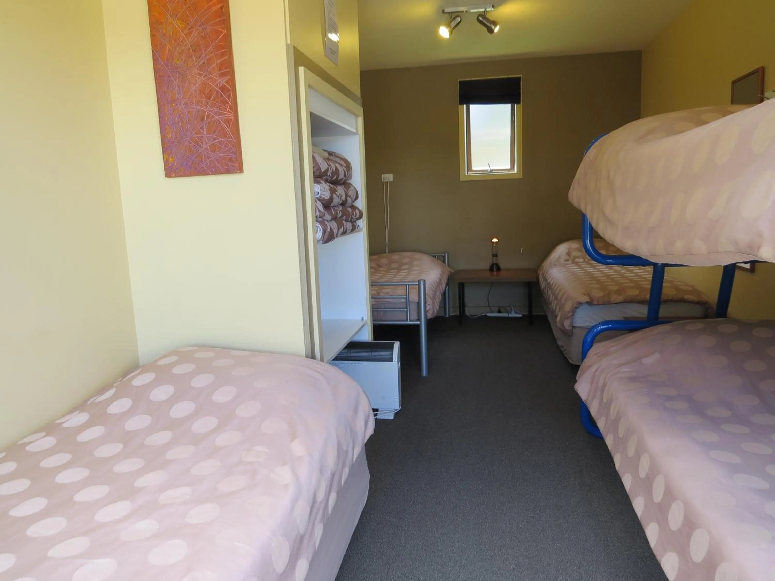 Photo of the whole room, Bed in Hanmer Backpackers