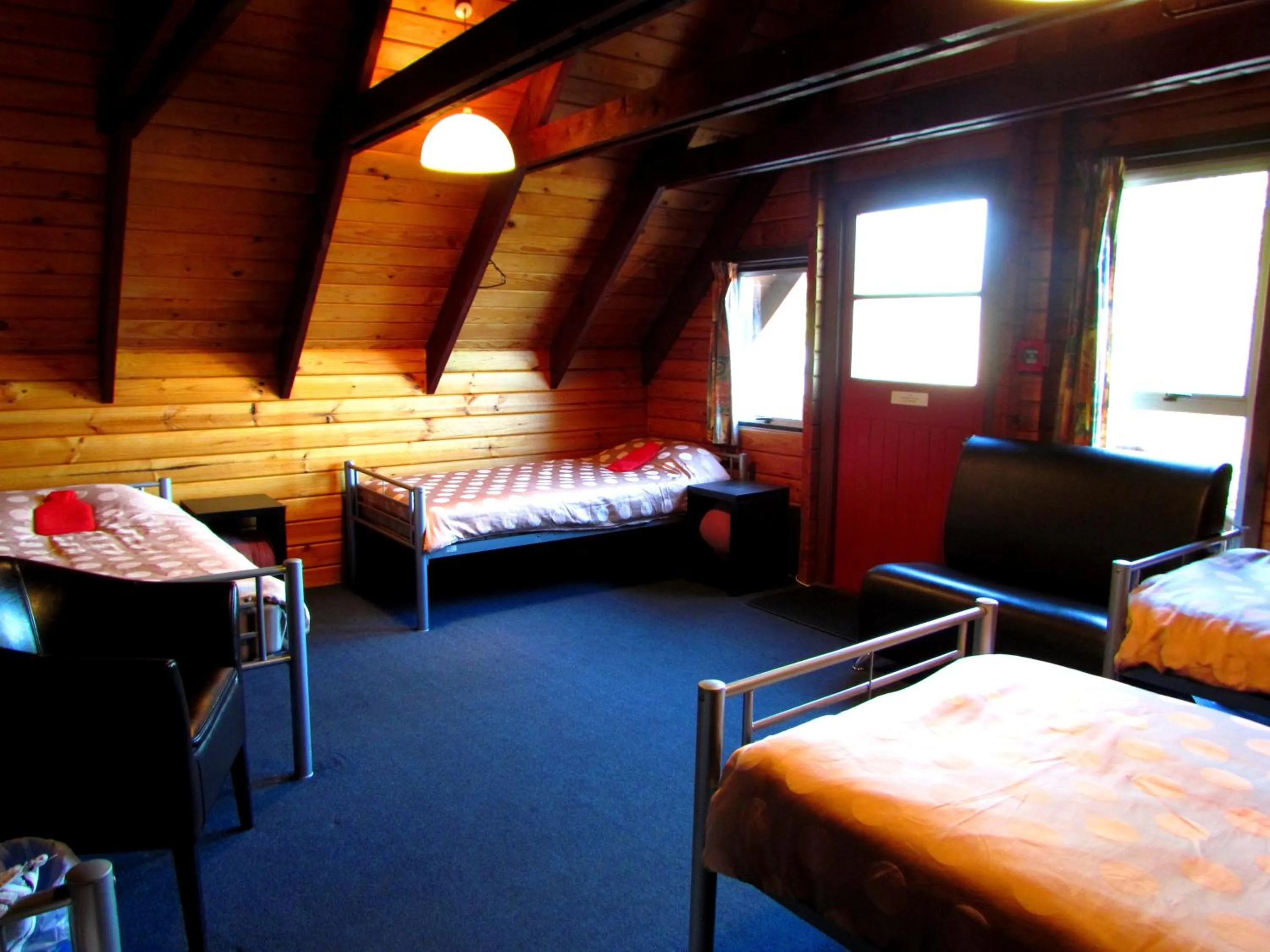 Photo of the whole room, Bed in Hanmer Backpackers