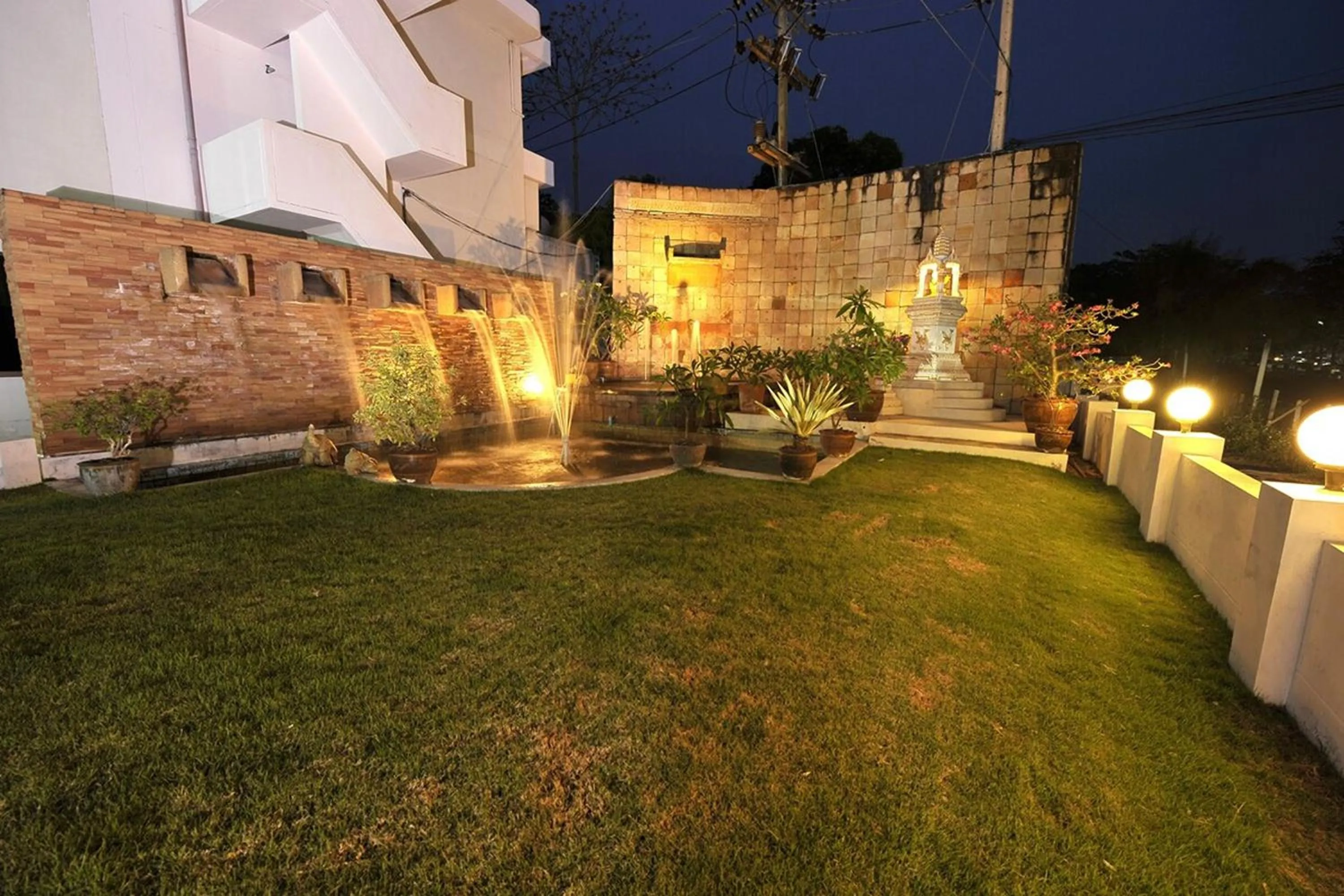 Garden in Phayao Northern Lake Hotel