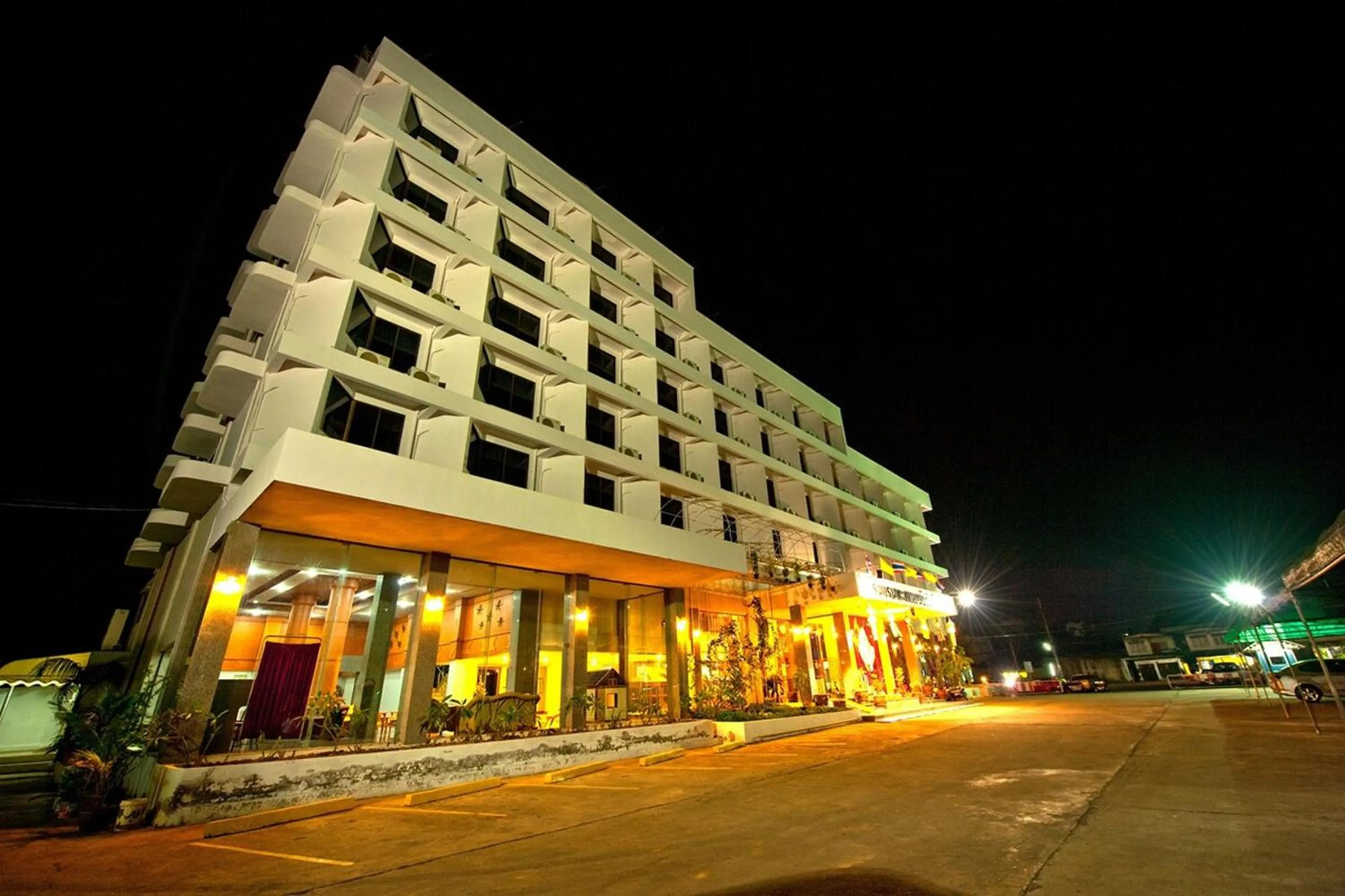 Property building in Phayao Northern Lake Hotel