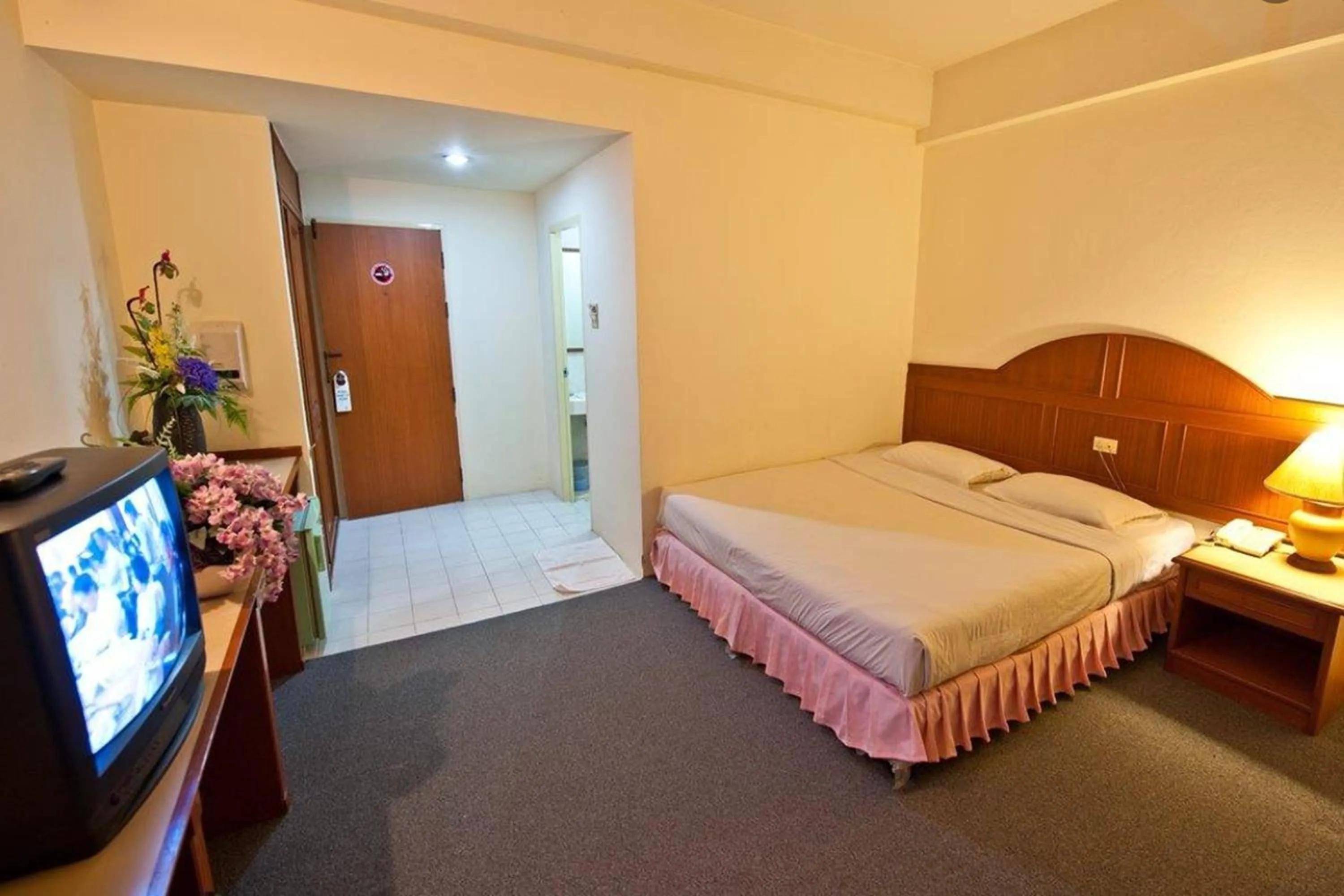 TV and multimedia, Bed in Phayao Northern Lake Hotel