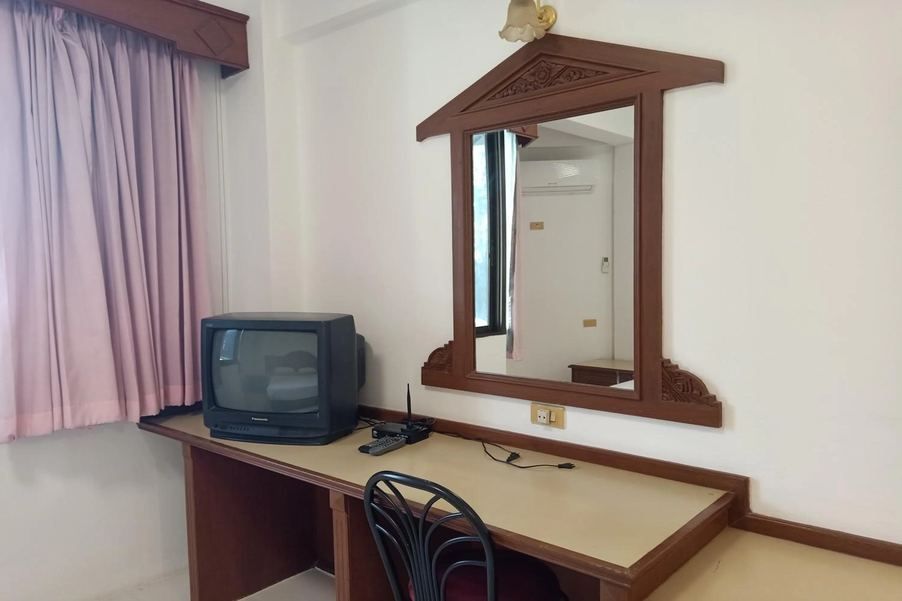 TV and multimedia in Phayao Northern Lake Hotel