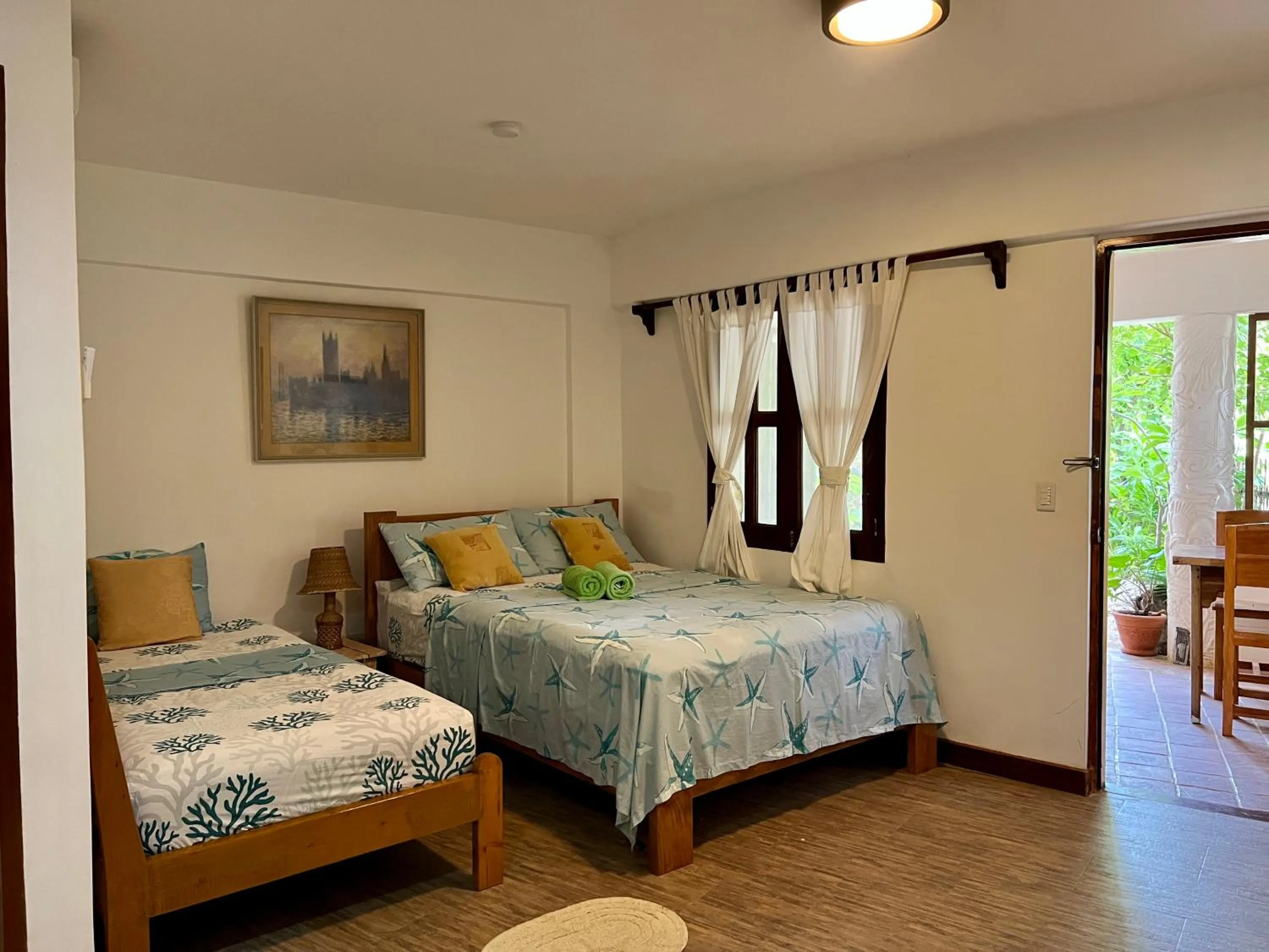 Bedroom, Bed in Wind Rider's Inn