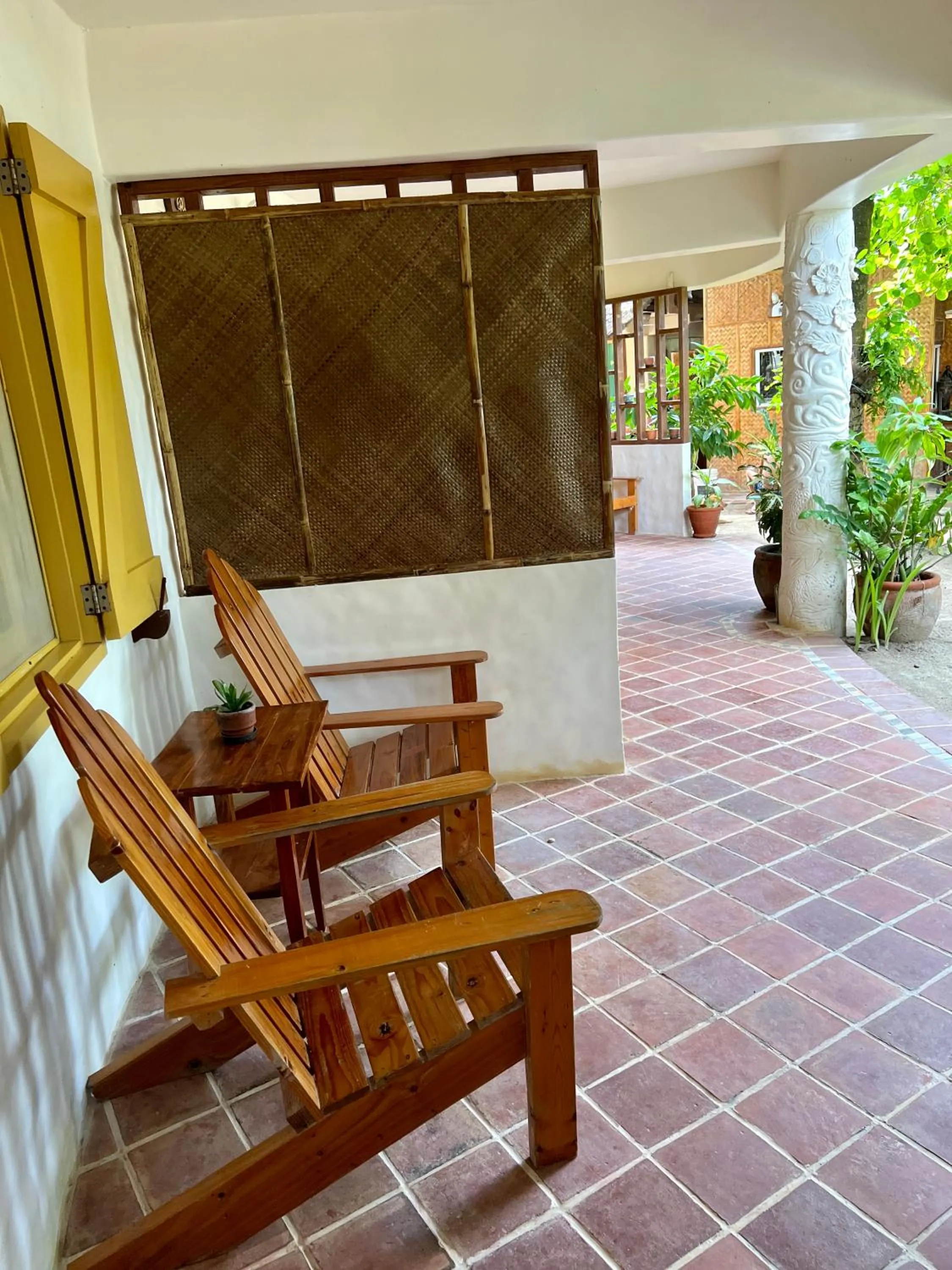 Seating area in Wind Rider's Inn