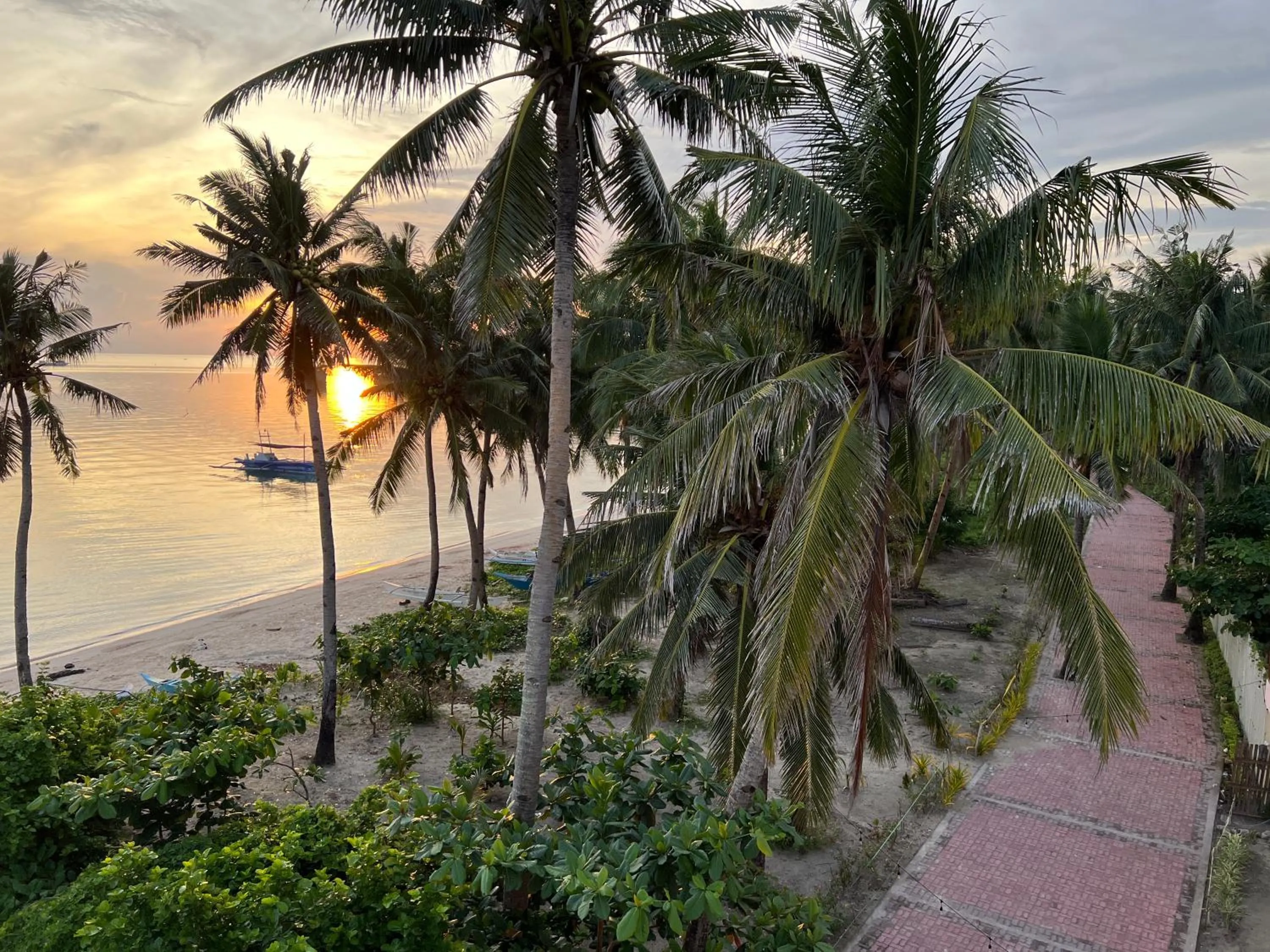 Beach in Wind Rider's Inn