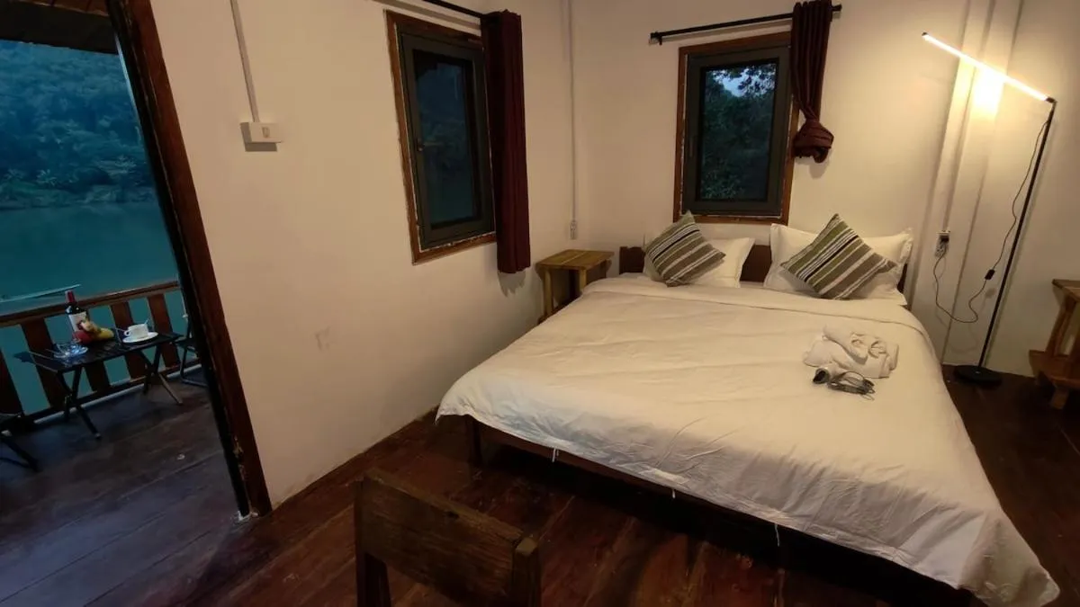 Bed in Pont Inn Nong Khiaw