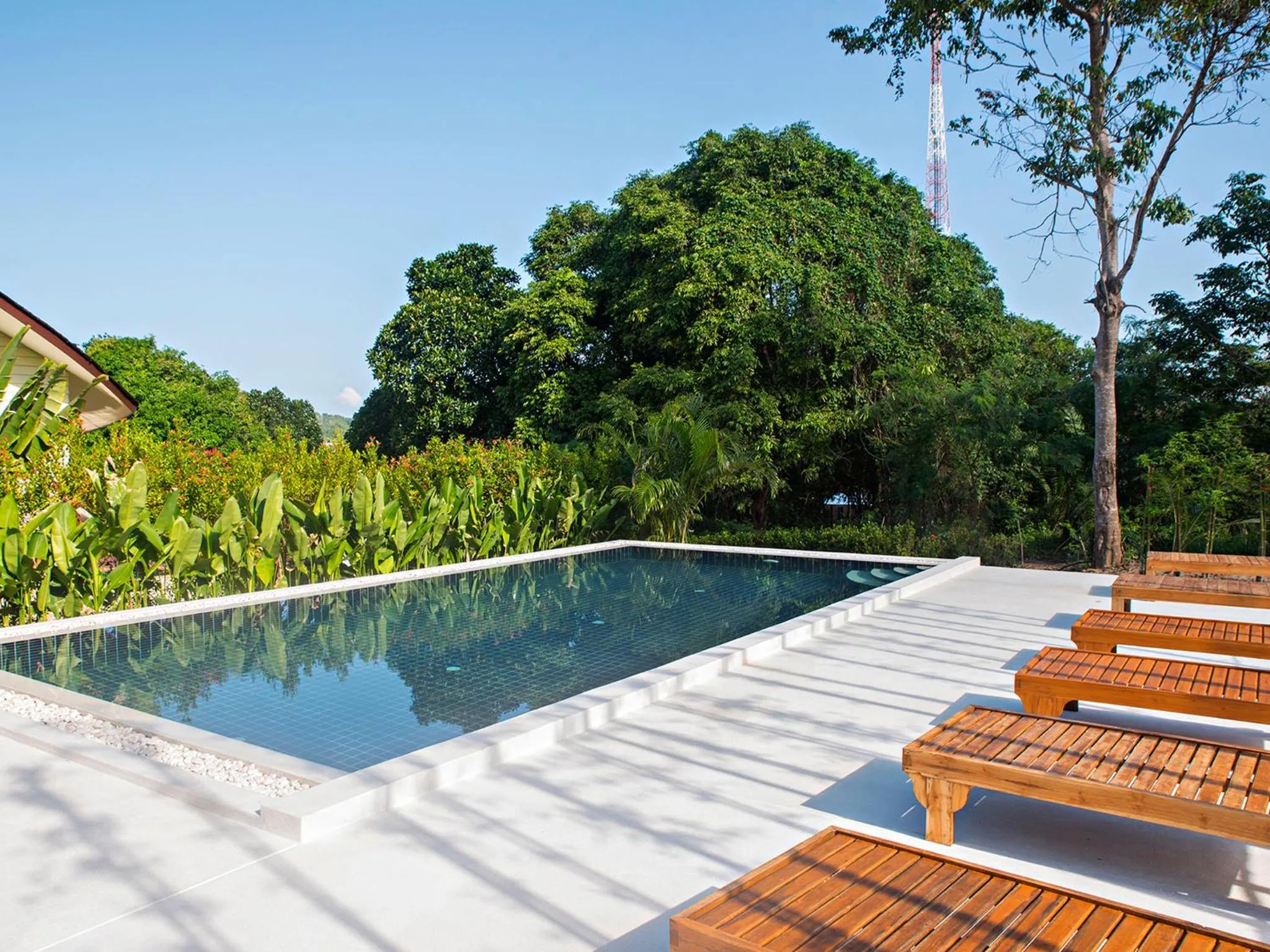 Swimming pool in Moon Cottage