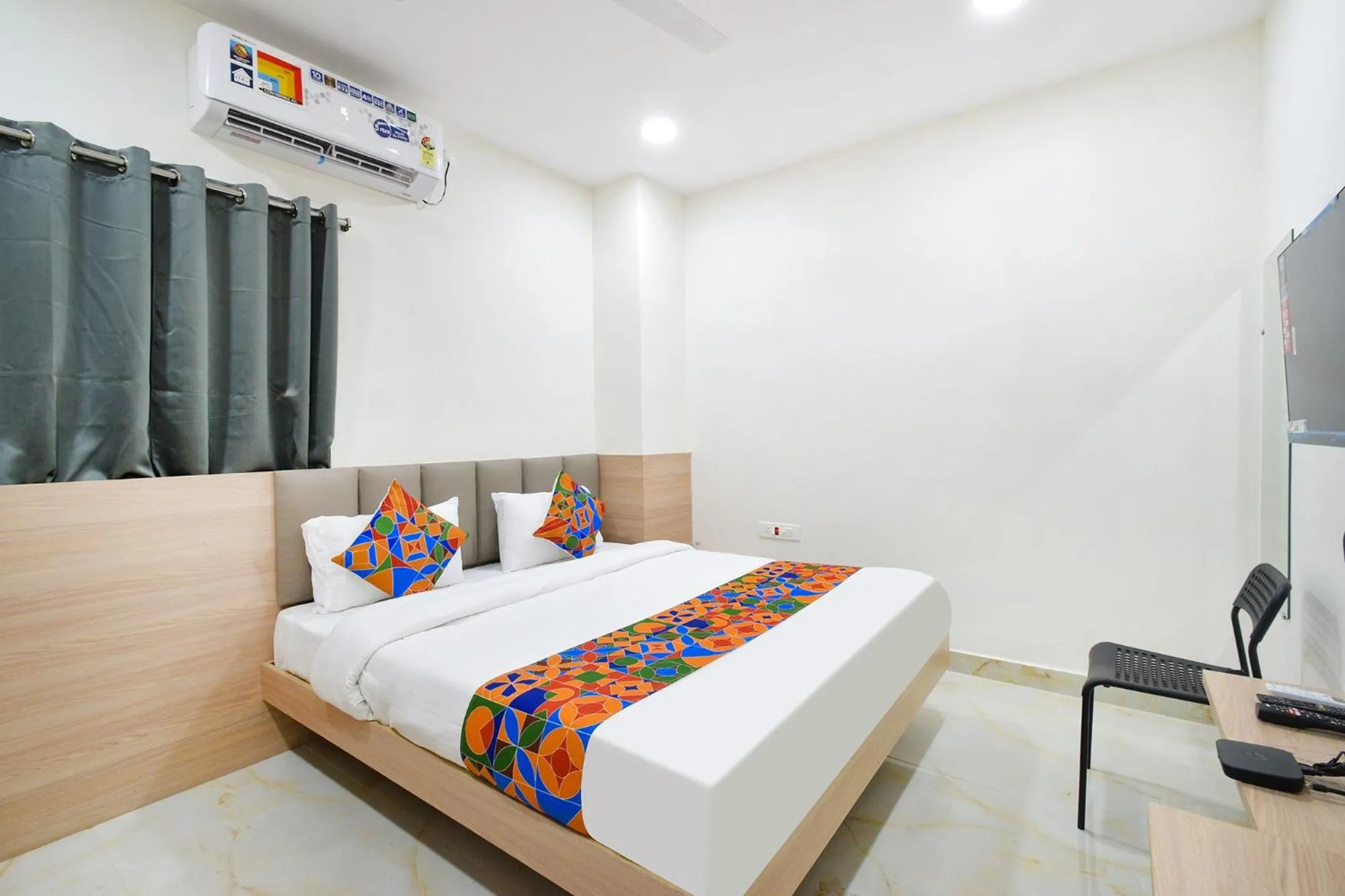 FabHotel Narsingi - Nr Global Eye Hospital, Narsingi