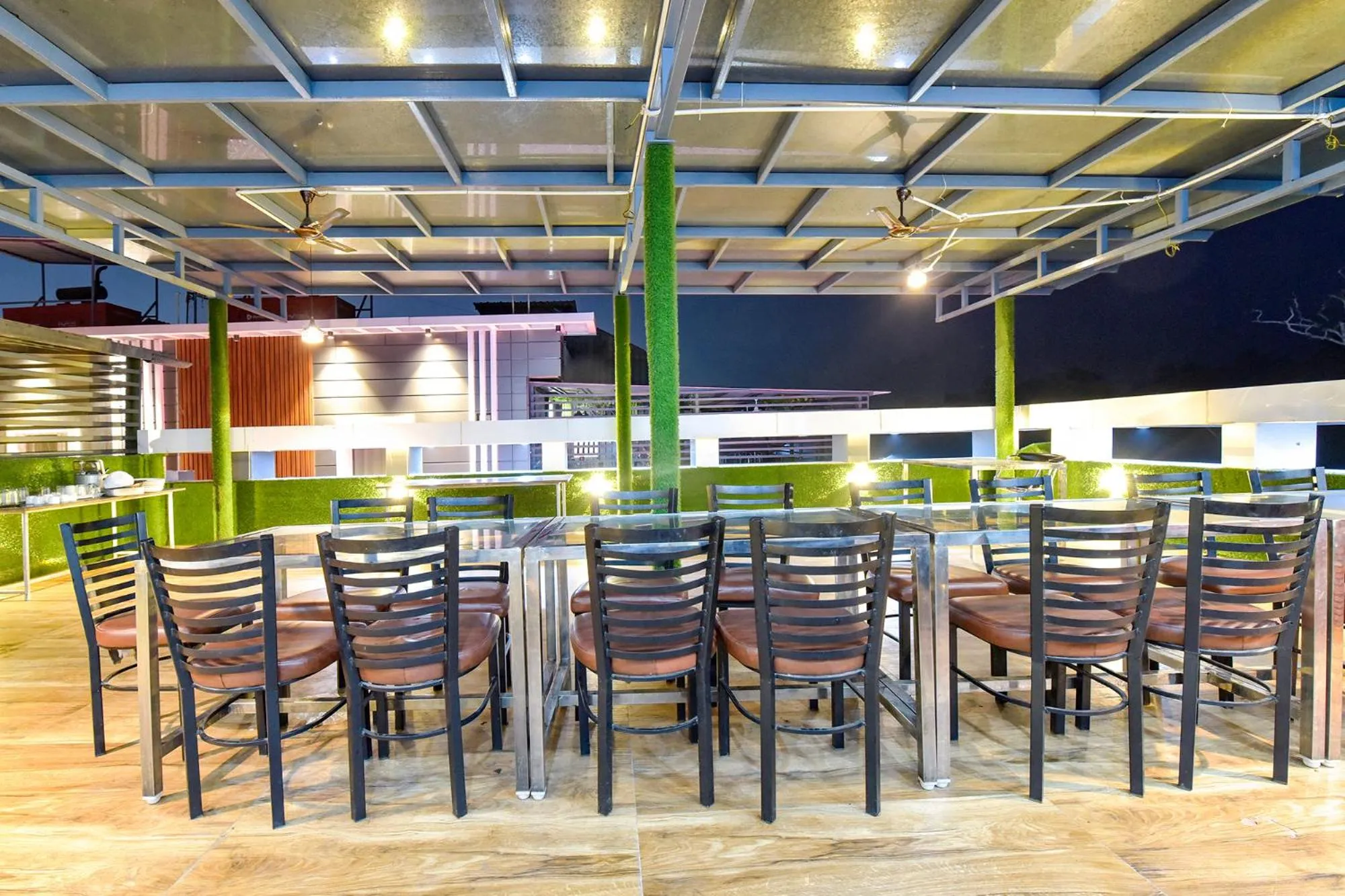 Restaurant/places to eat in FabHotel Hari Residency