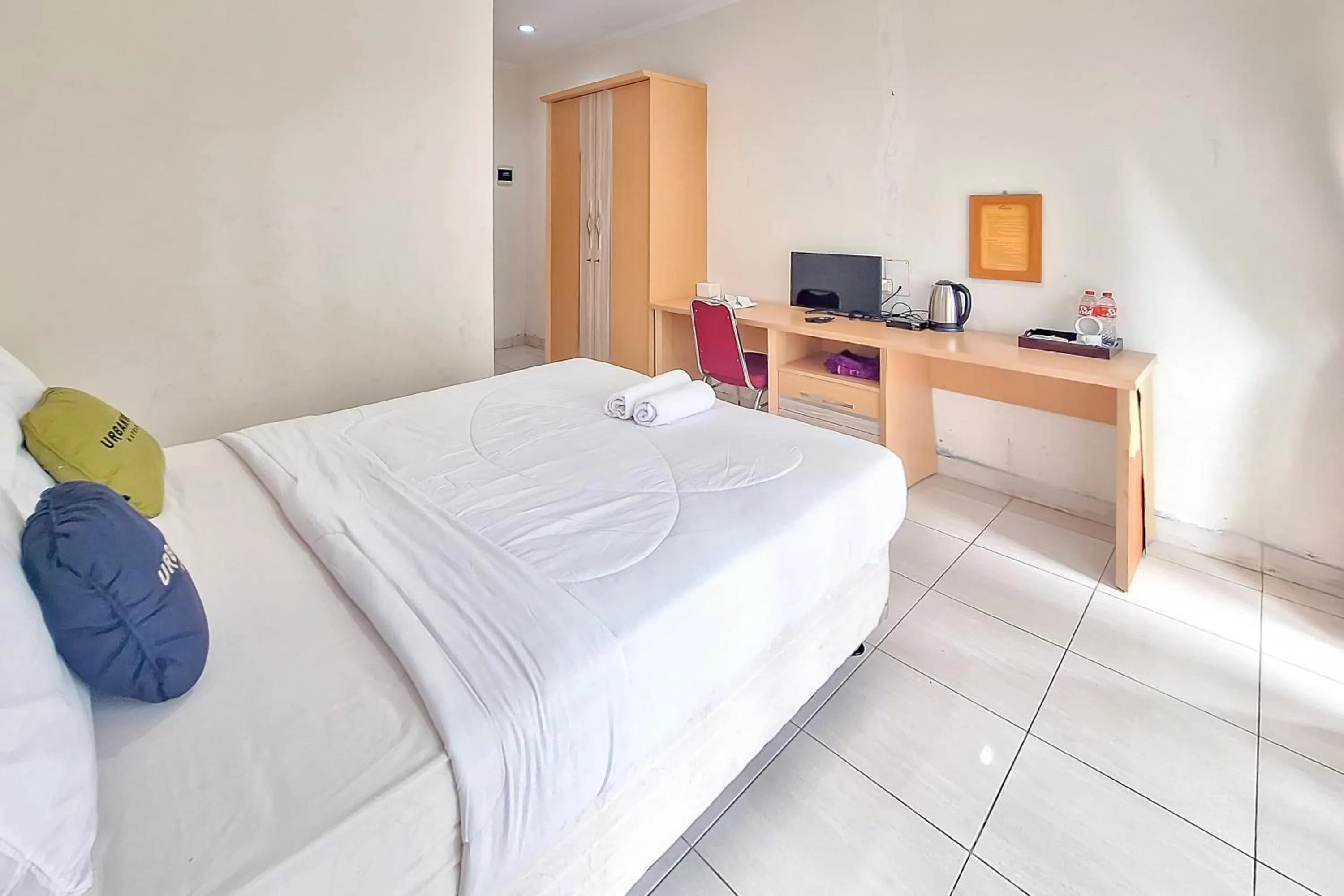 Bedroom, Bed in Urbanview Hotel Tridaya Cisarua Puncak