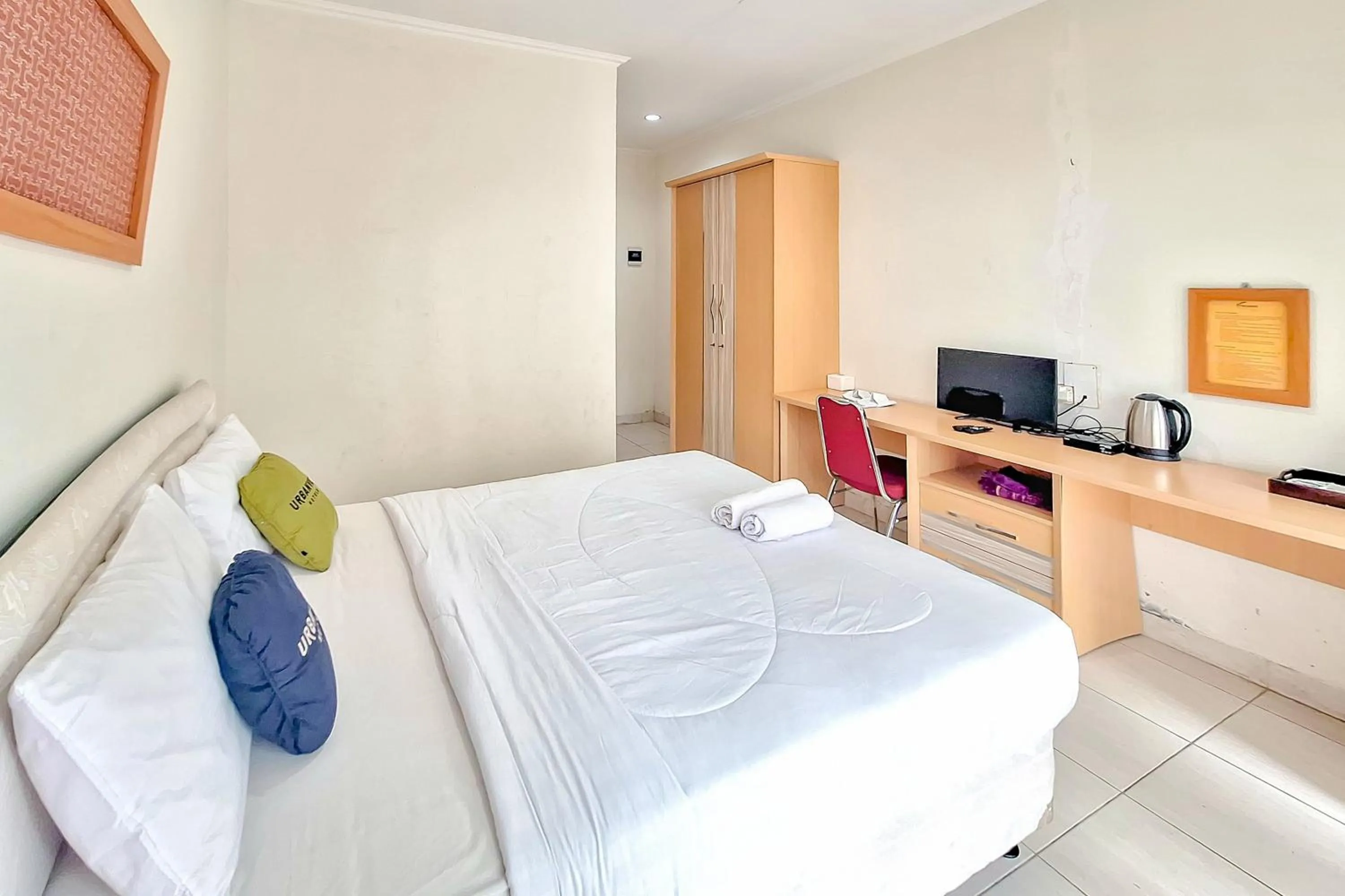 Bedroom, Bed in Urbanview Hotel Tridaya Cisarua Puncak