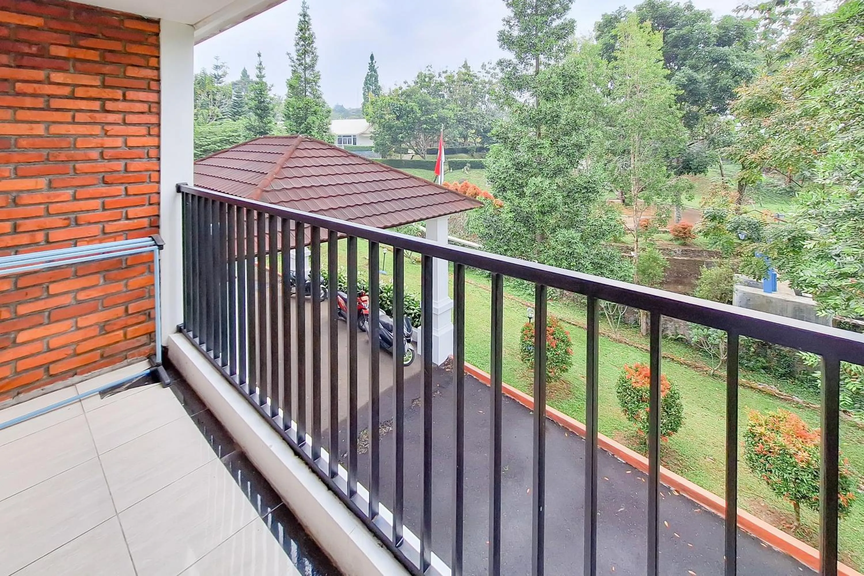 Balcony/Terrace in Urbanview Hotel Tridaya Cisarua Puncak