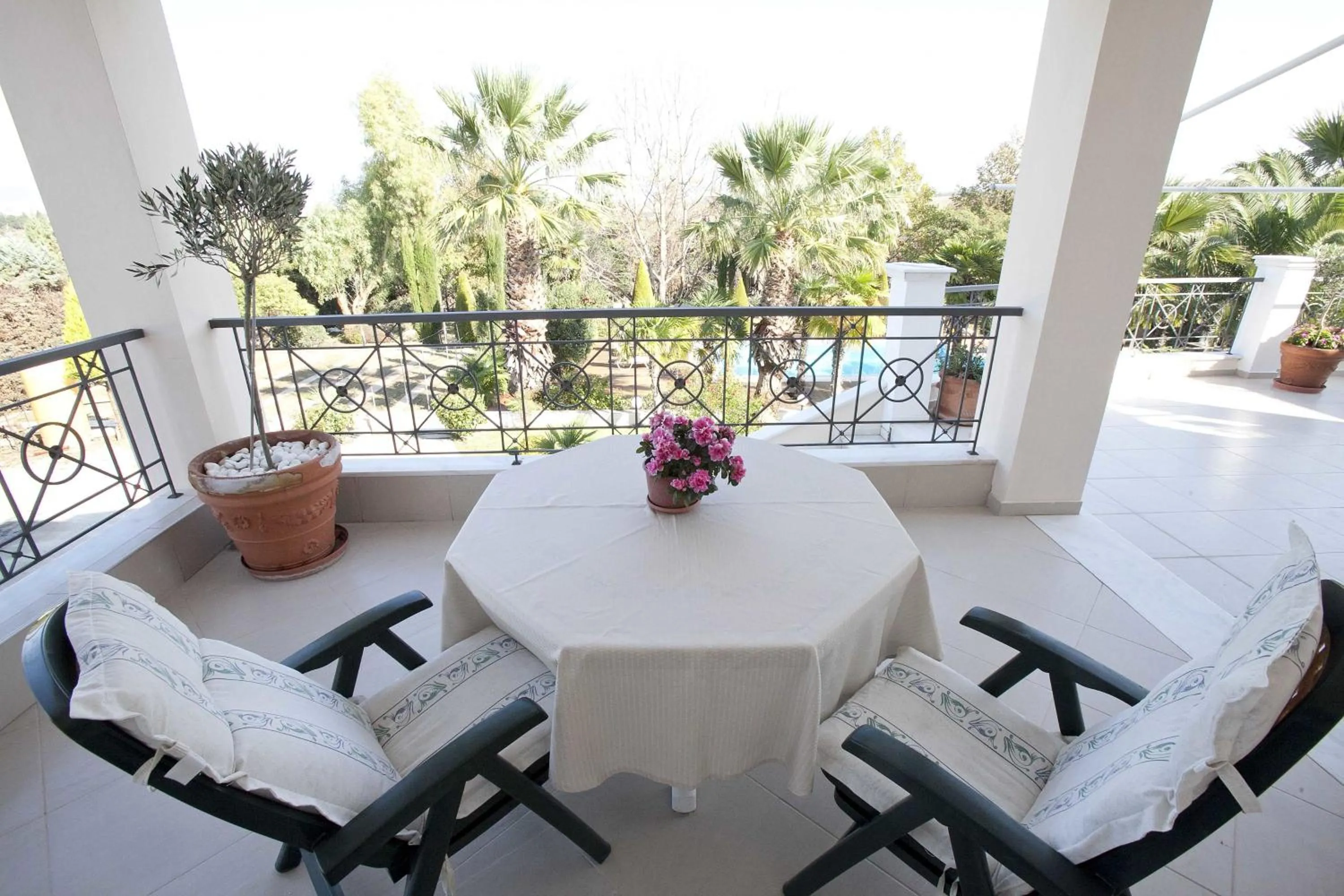 Balcony/Terrace in Villa Elena
