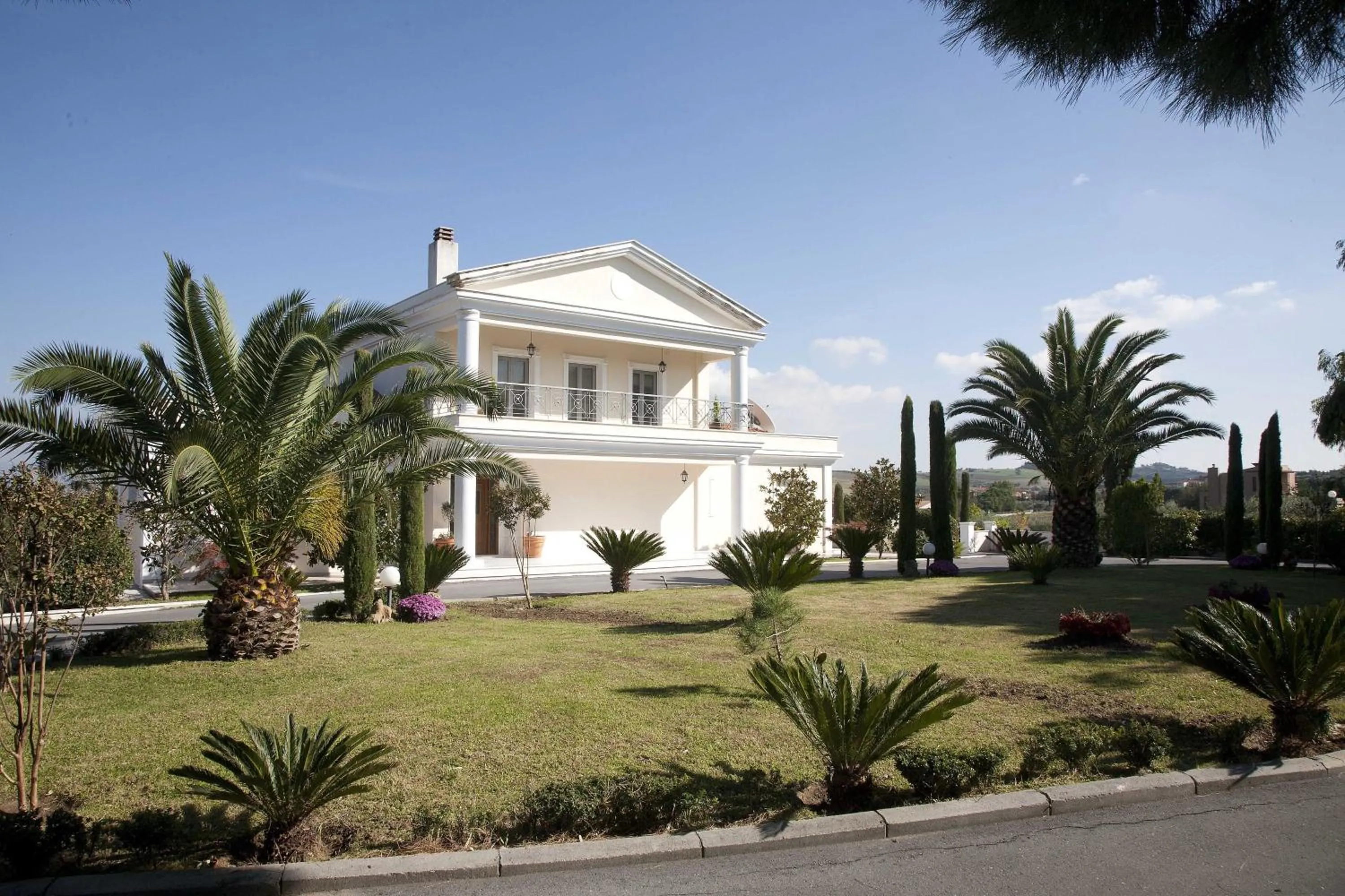 Facade/entrance in Villa Elena