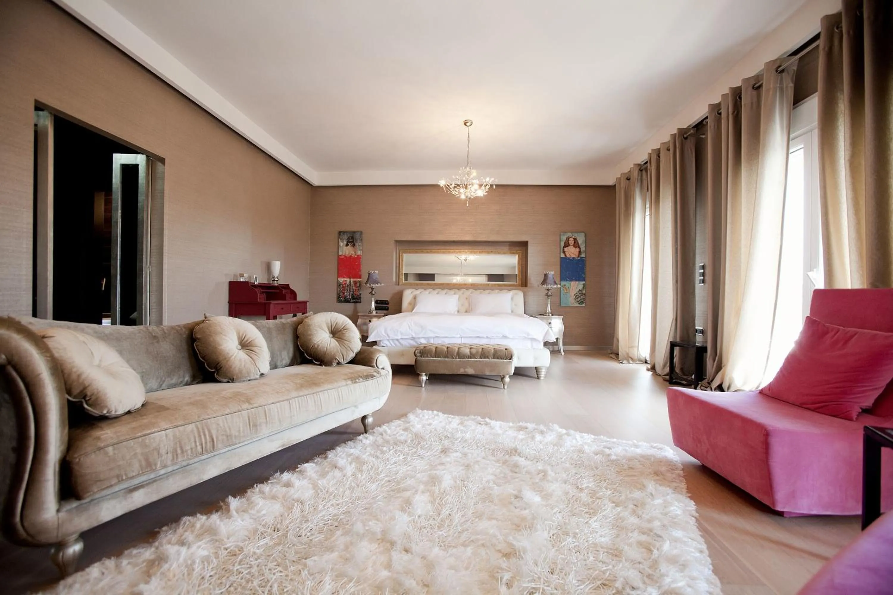 Time of day, Bed in Villa Elena