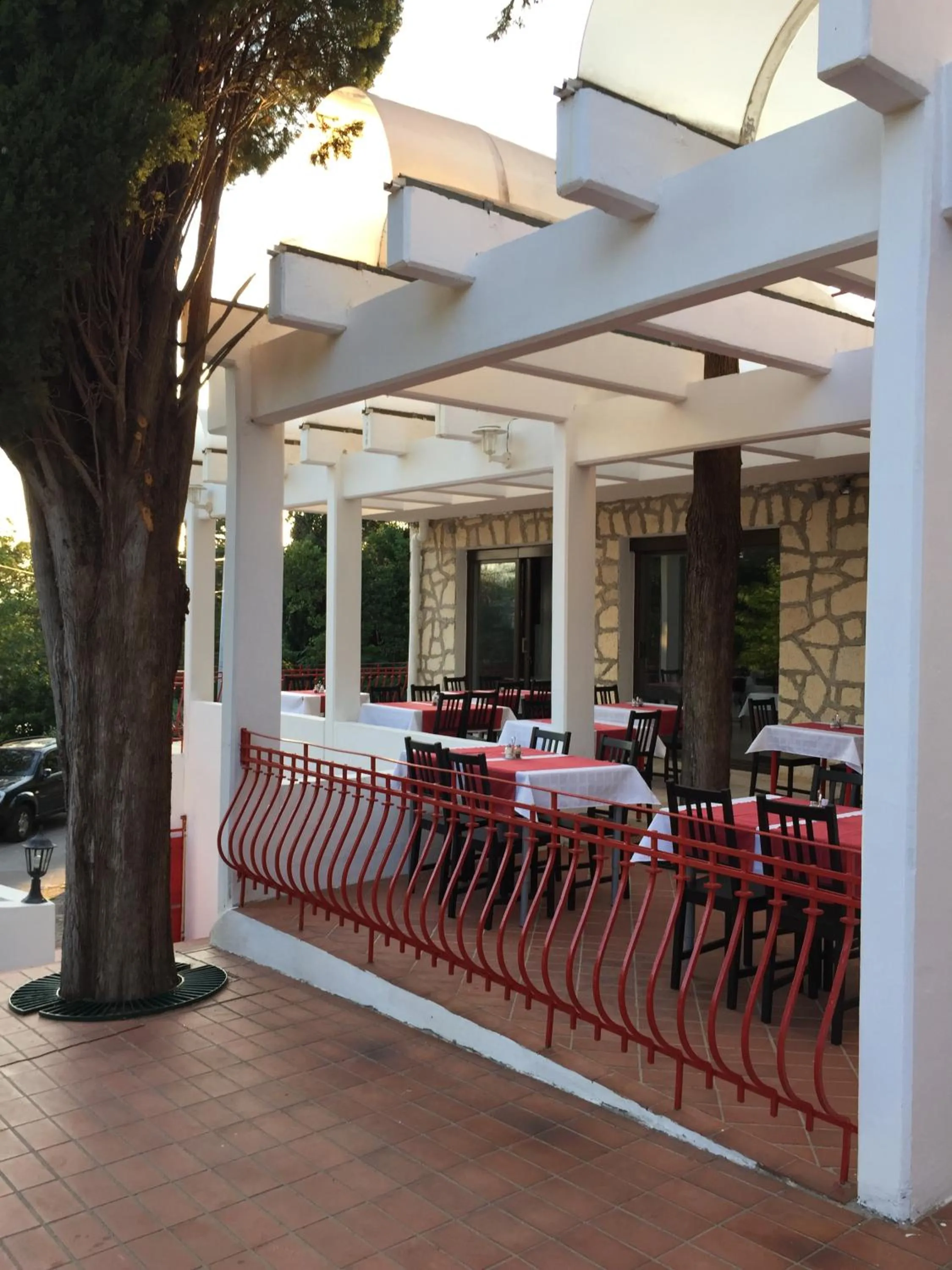 Restaurant/places to eat in Pansion Ruža