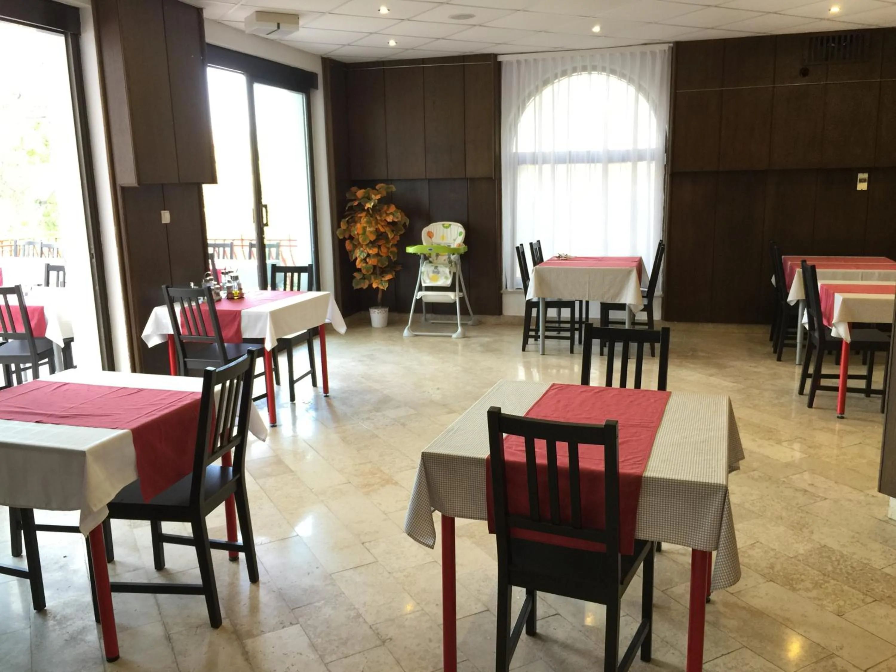 Restaurant/places to eat in Pansion Ruža