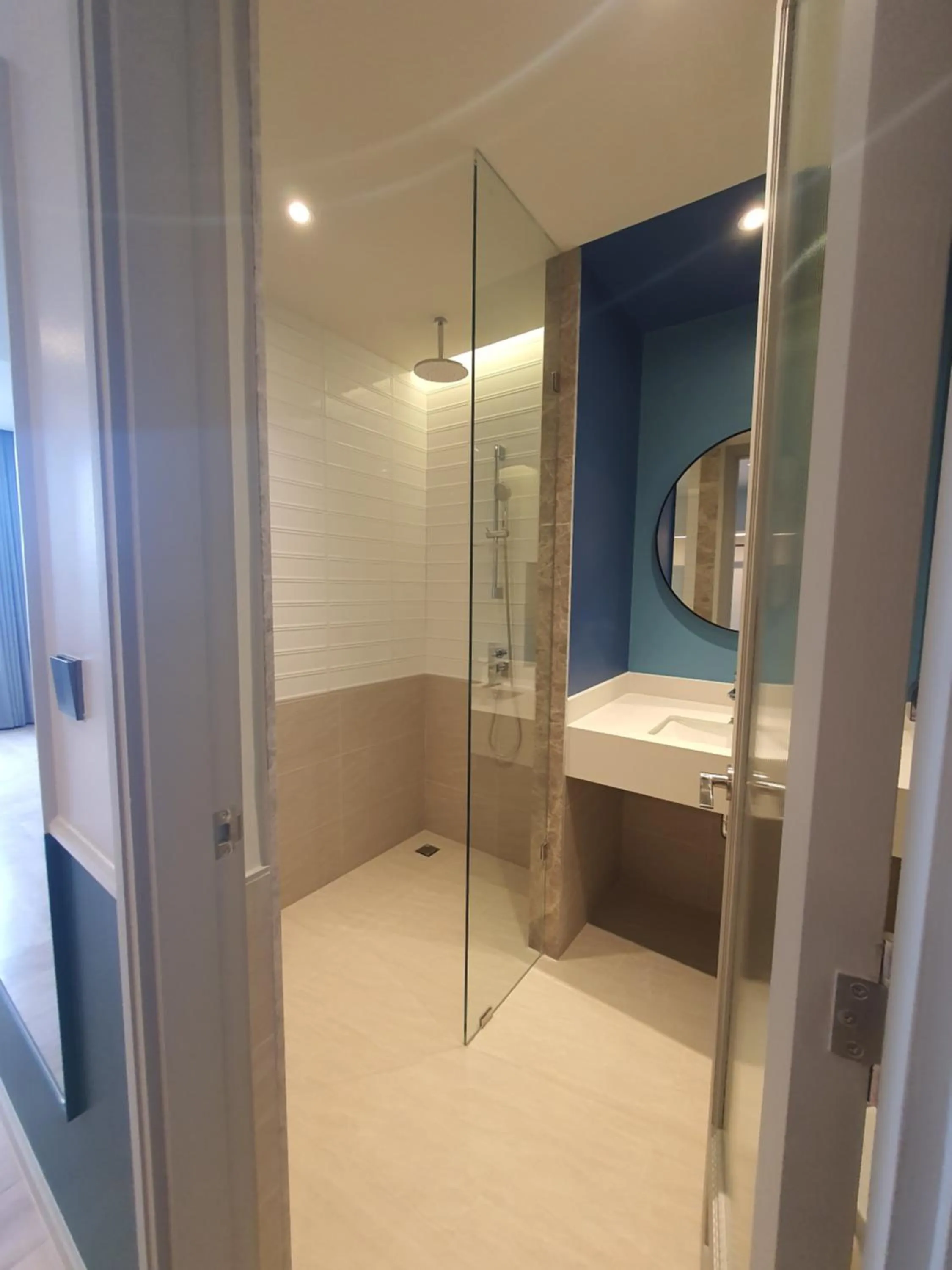 Bathroom in The Quarter Ramkhamhaeng by UHG