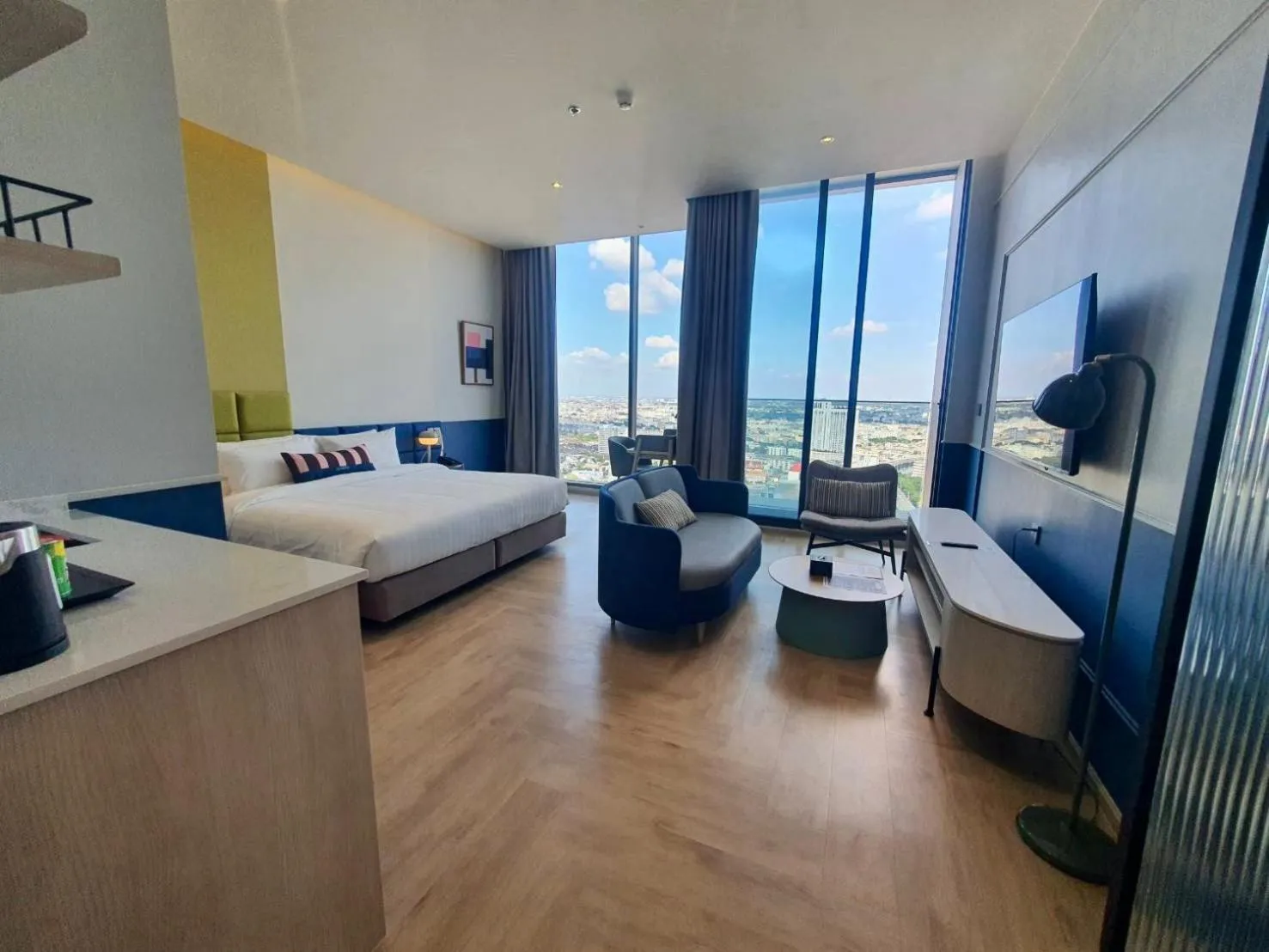 Bedroom, Bed in The Quarter Ramkhamhaeng by UHG