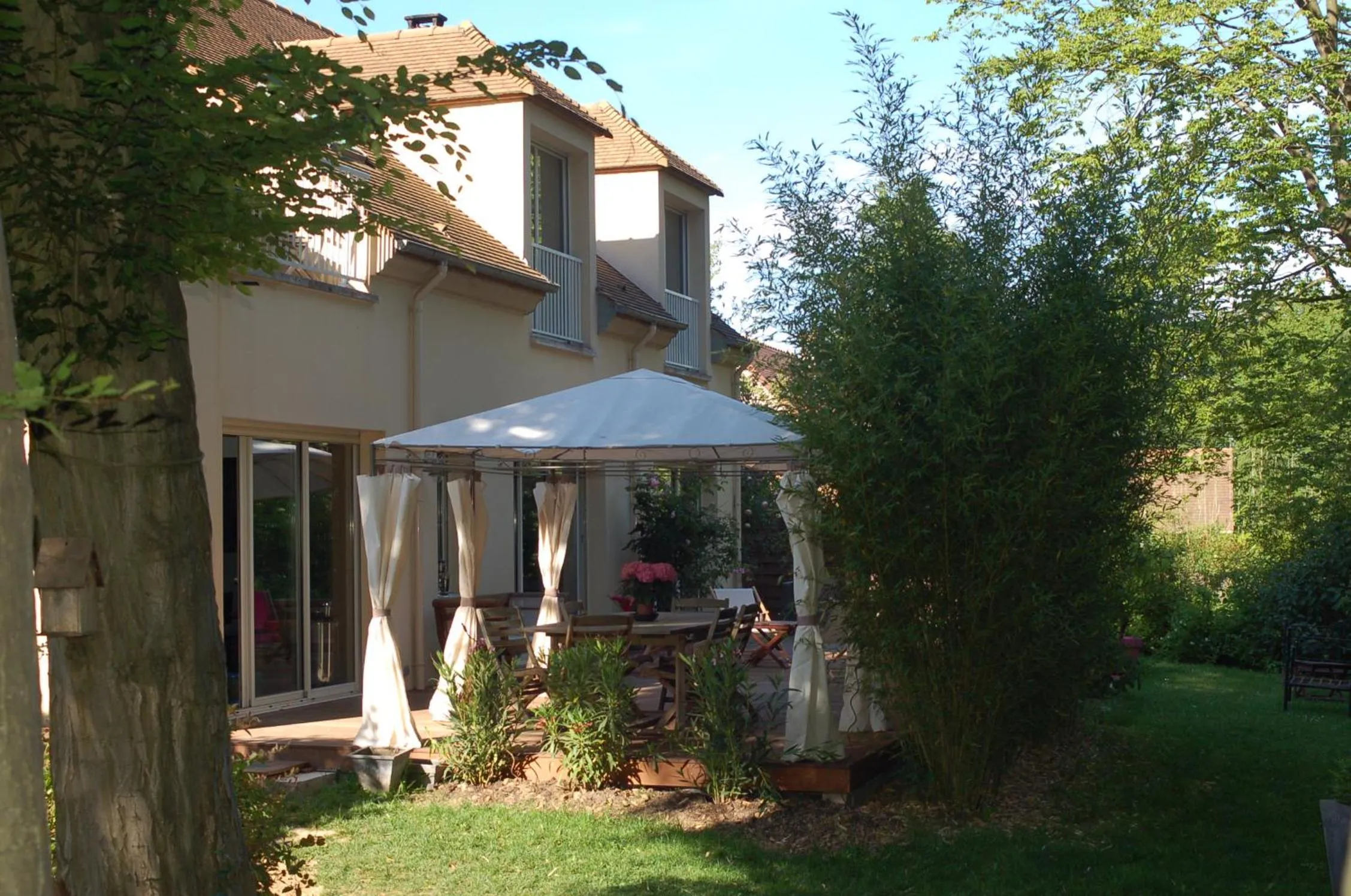 Property building in B&B Loft Trotters