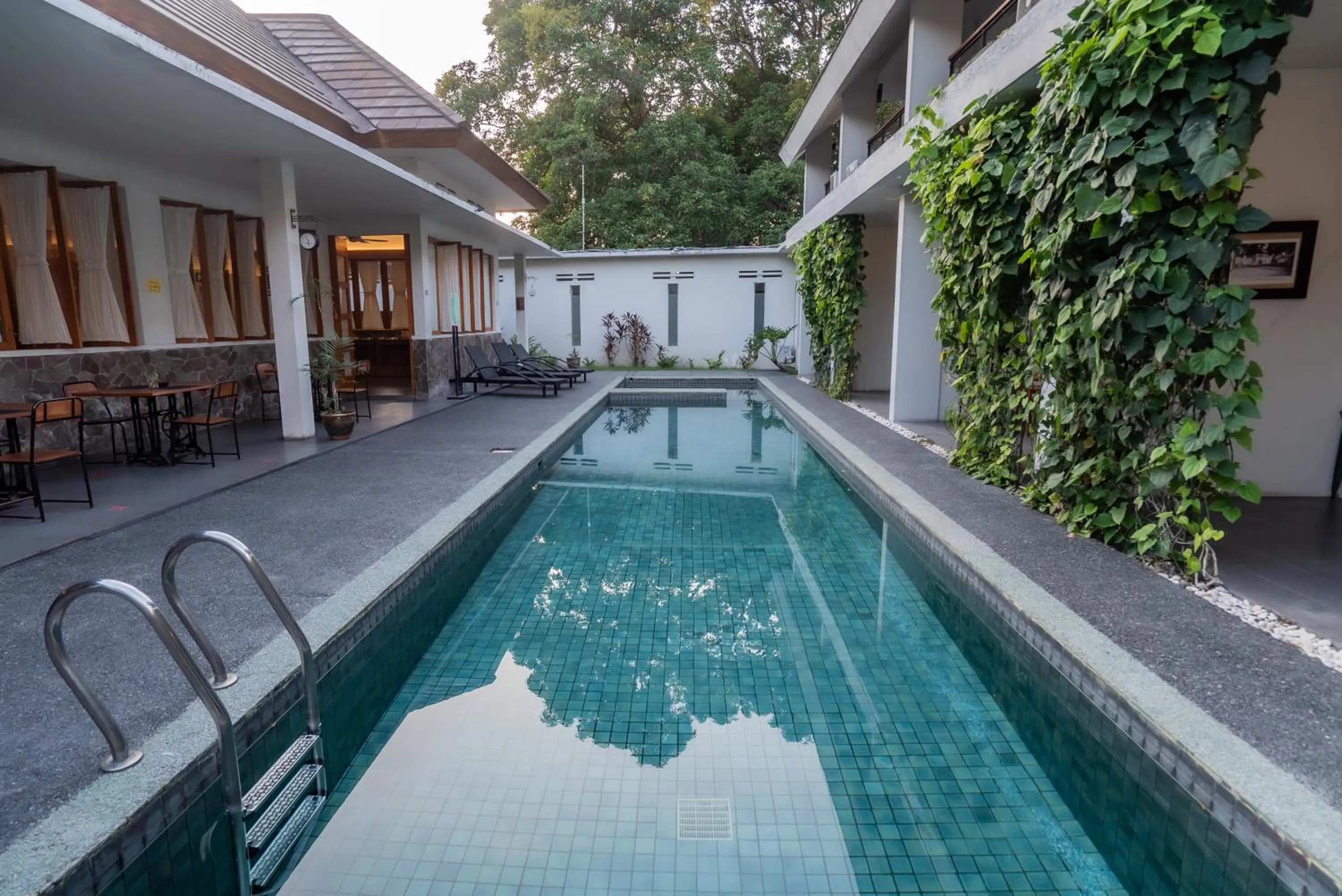 Swimming pool in Hotel Blambangan