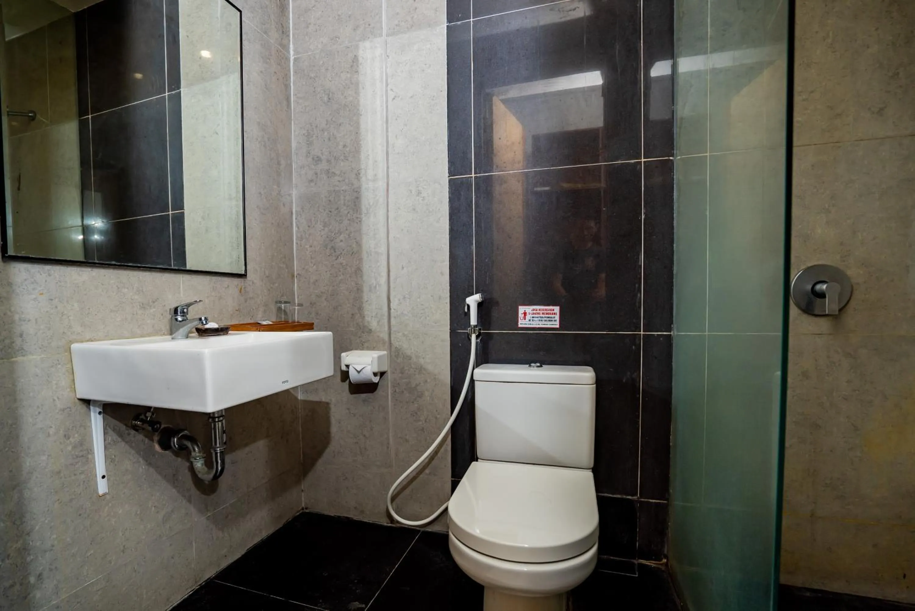 Shower in Hotel Blambangan