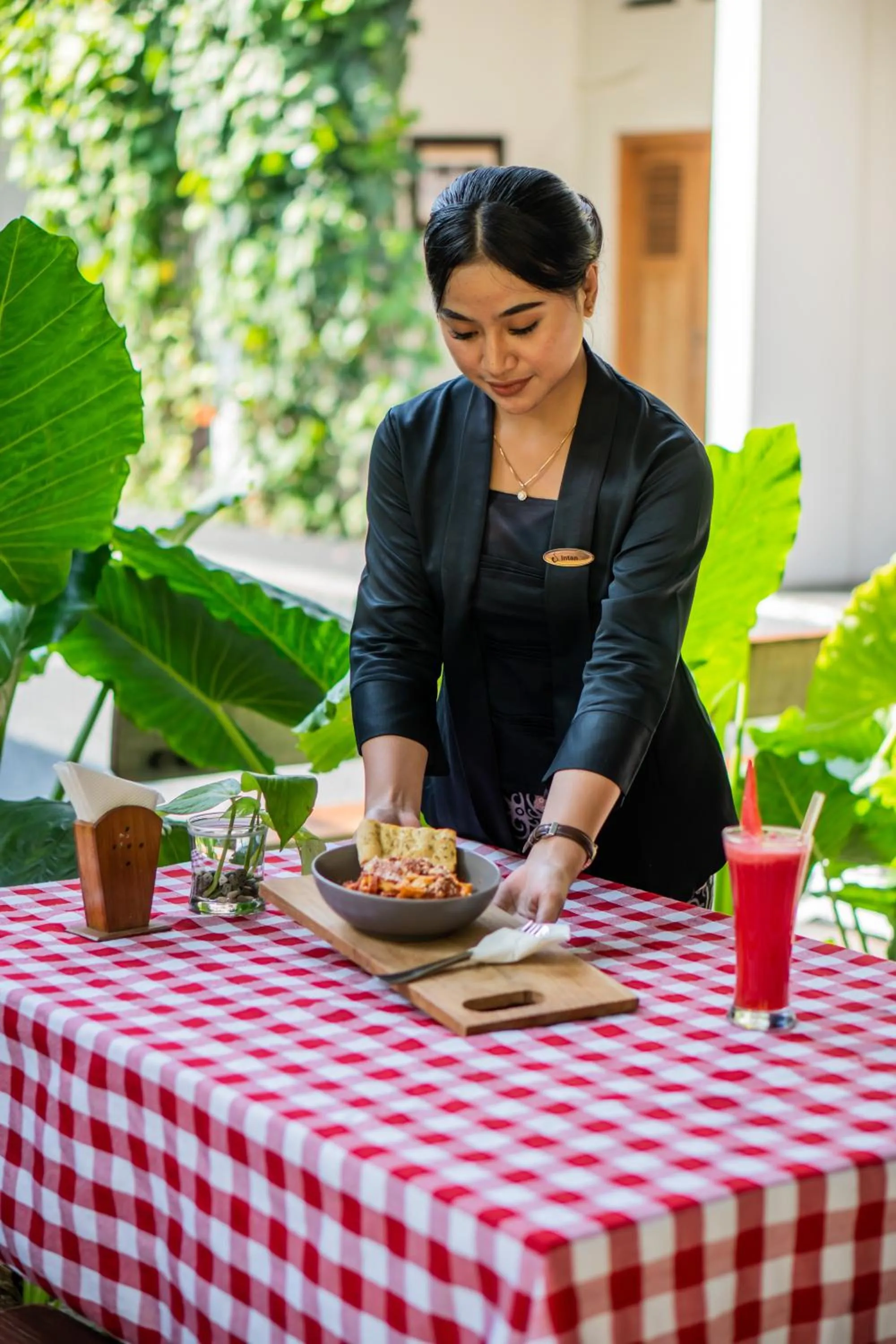 Restaurant/places to eat in Hotel Blambangan