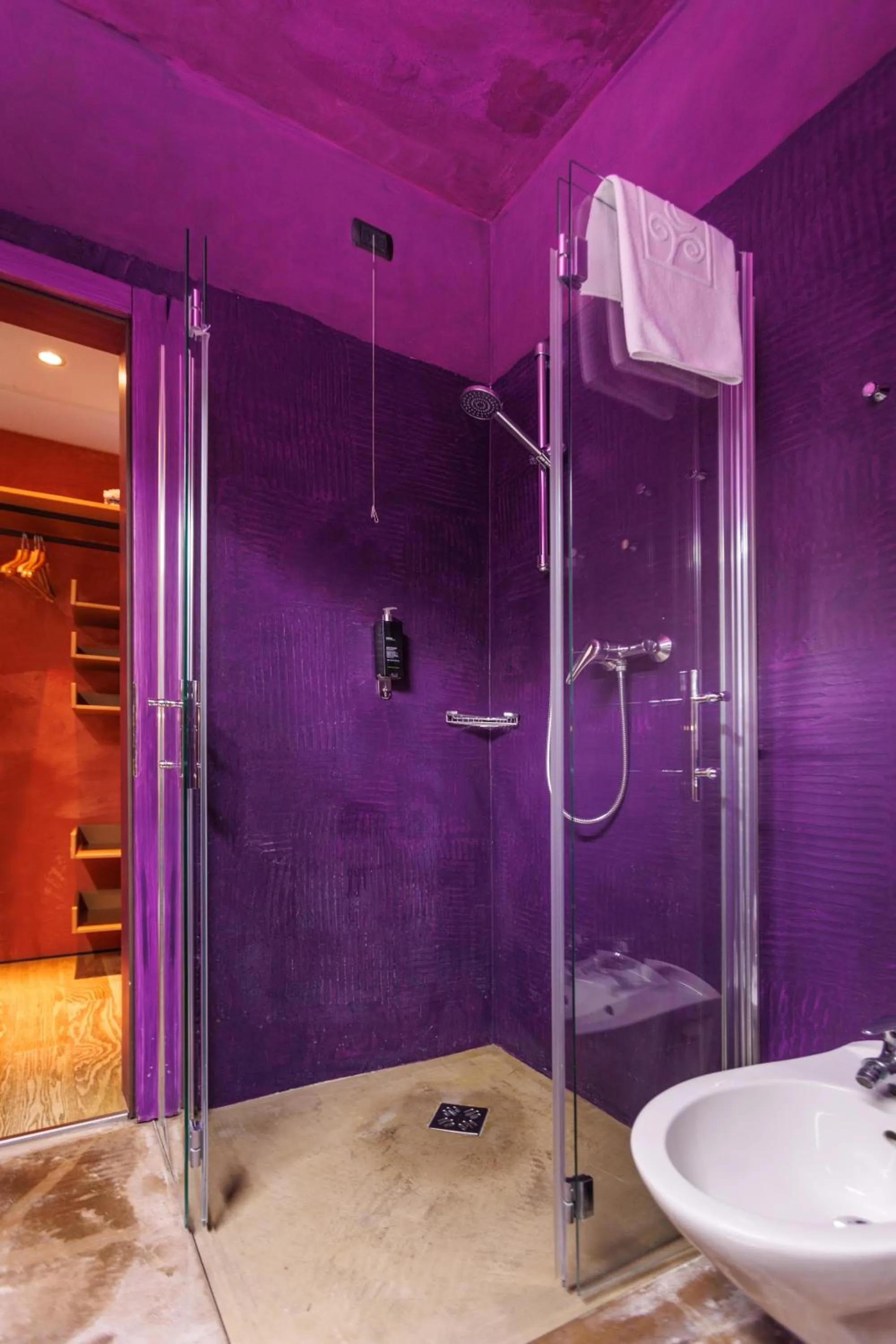 Shower in Ambienthotel PrimaLuna 3S