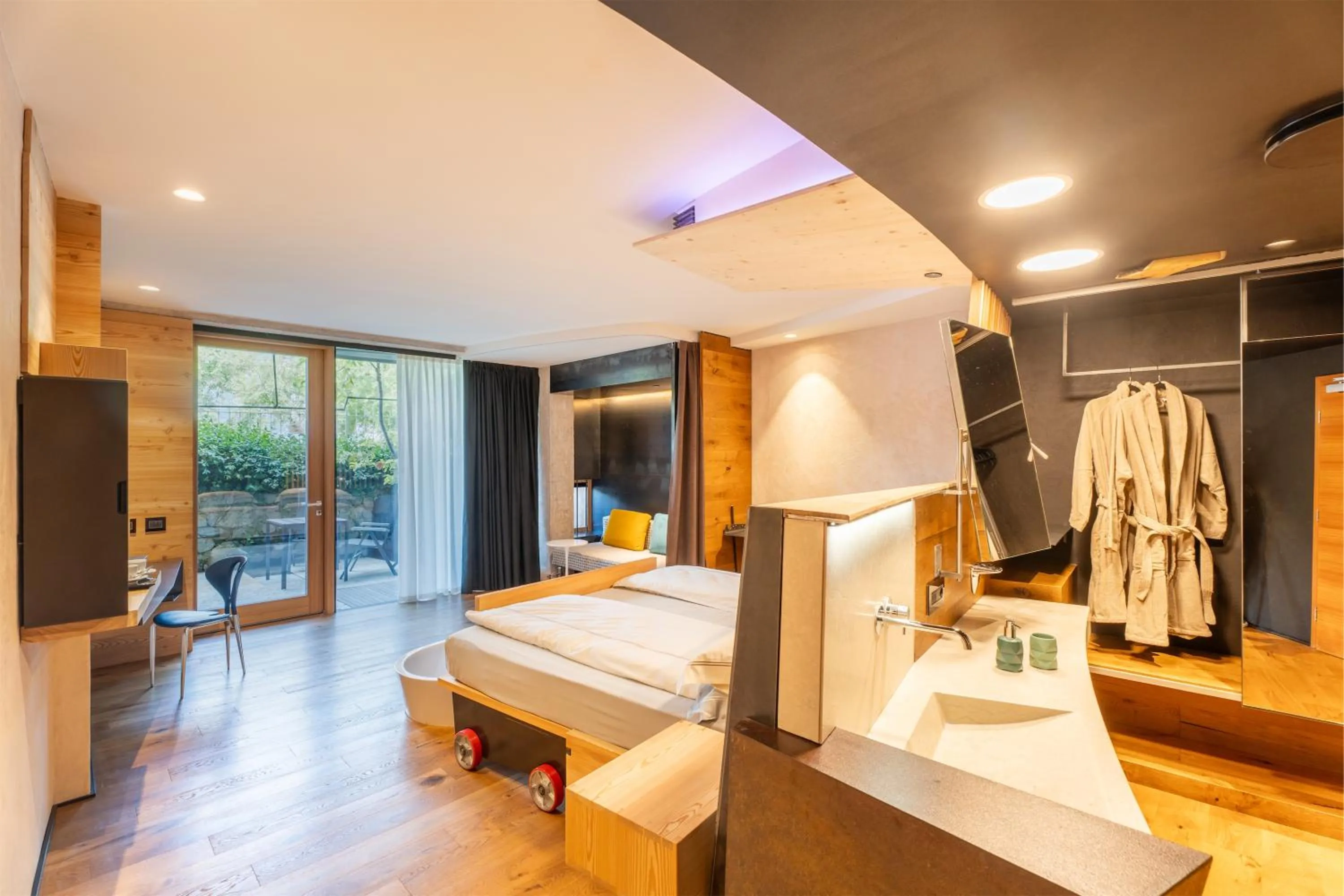 Photo of the whole room, Bed in Ambienthotel PrimaLuna 3S