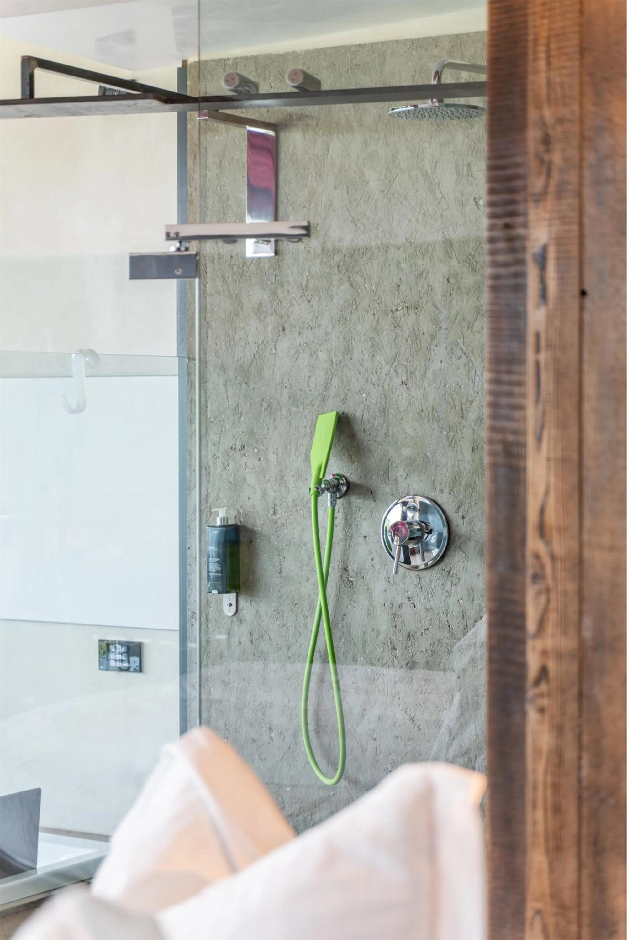 Shower in Ambienthotel PrimaLuna 3S