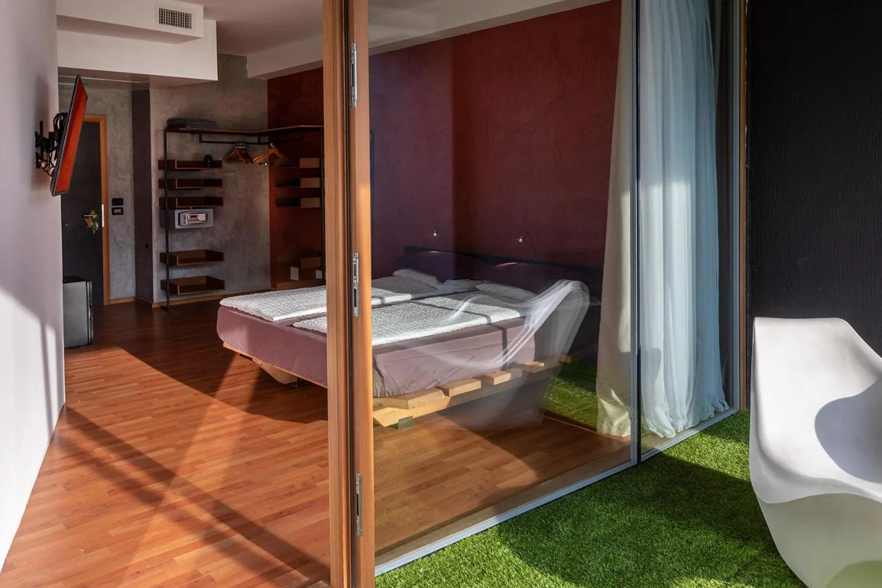 Photo of the whole room, Bed in Ambienthotel PrimaLuna 3S