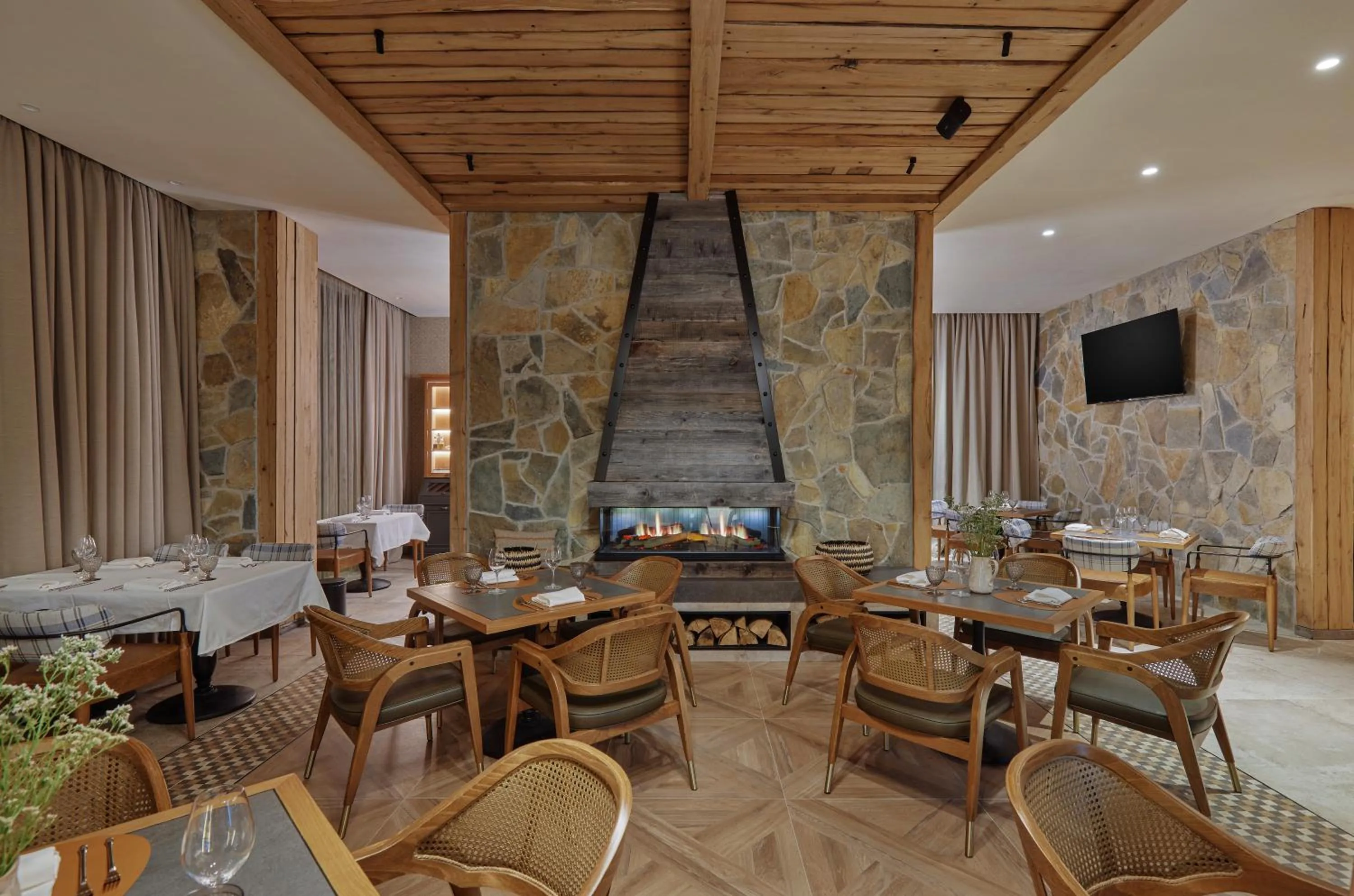 Restaurant/places to eat in Wulfenia Hotel & Spa