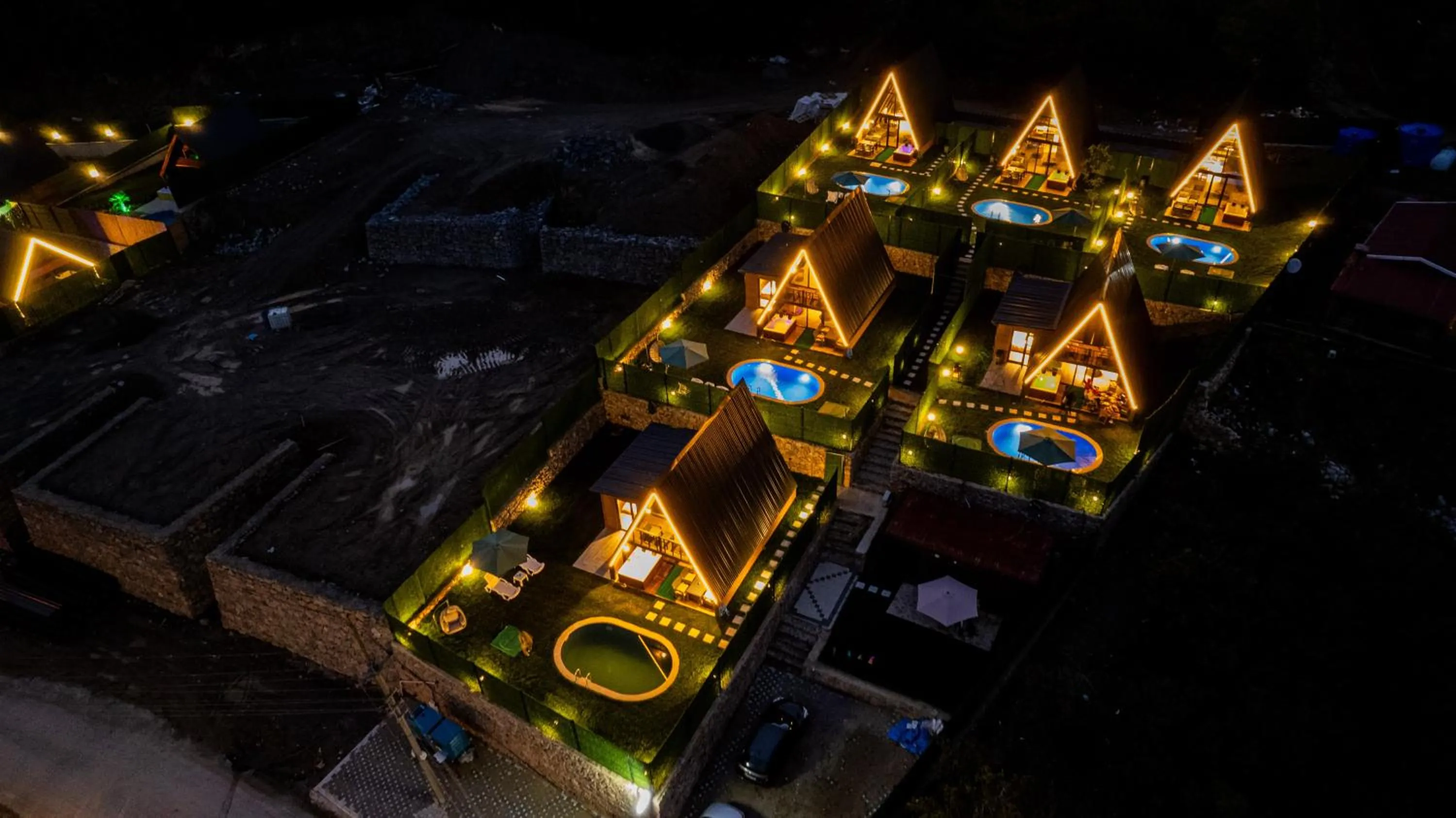 Night in Happy Enjoy Bungalow