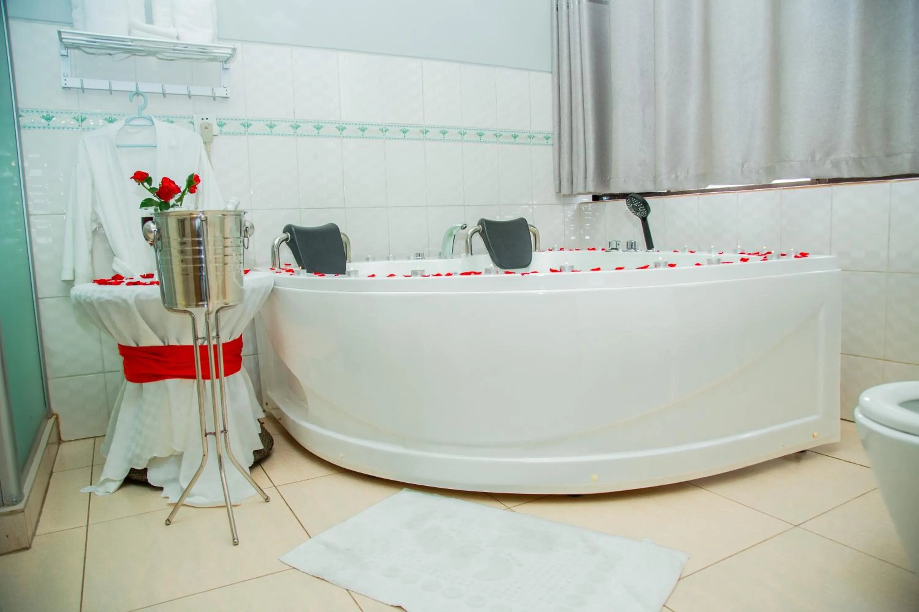 Bath in Five to Five Hotel