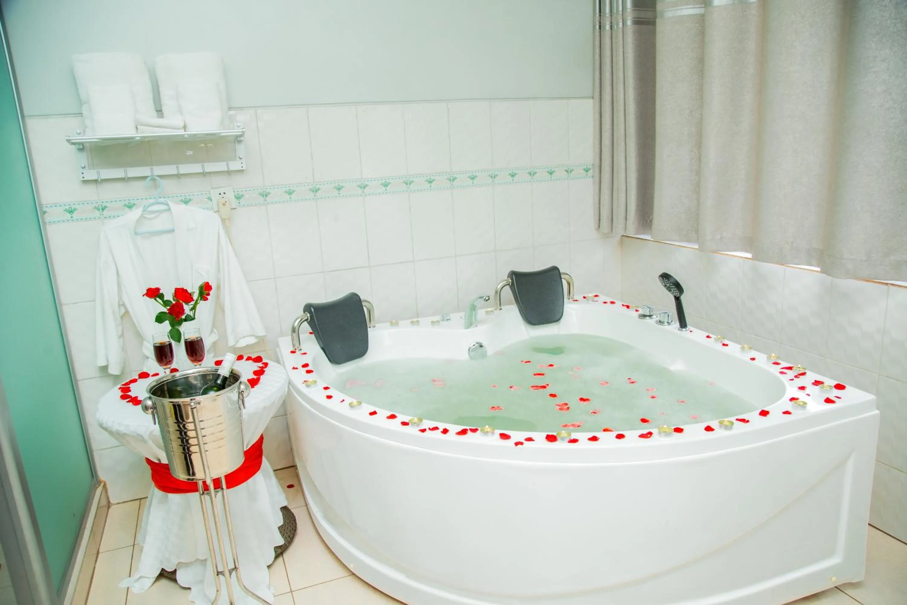 Bath in Five to Five Hotel