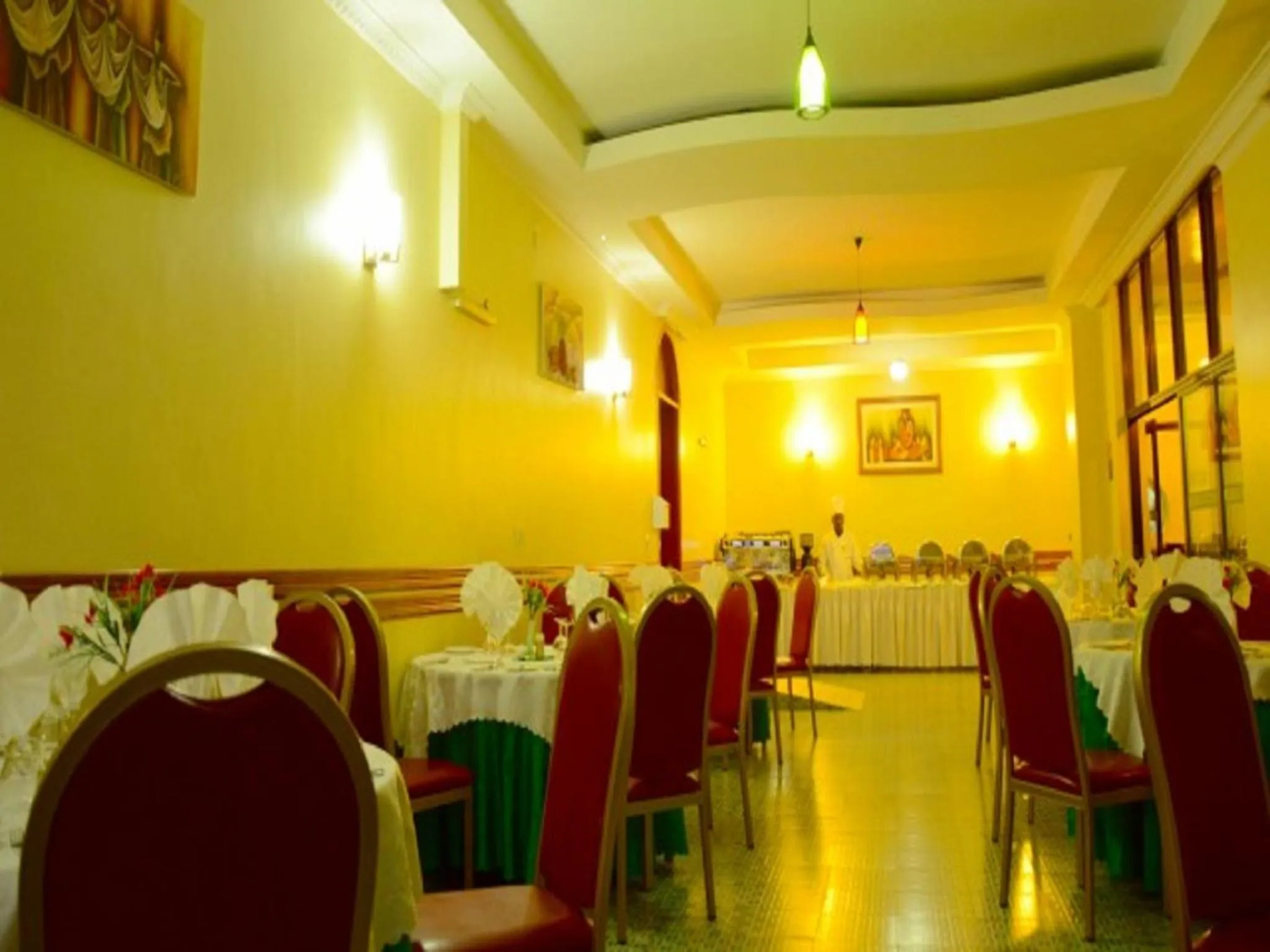 Restaurant/places to eat in Five to Five Hotel