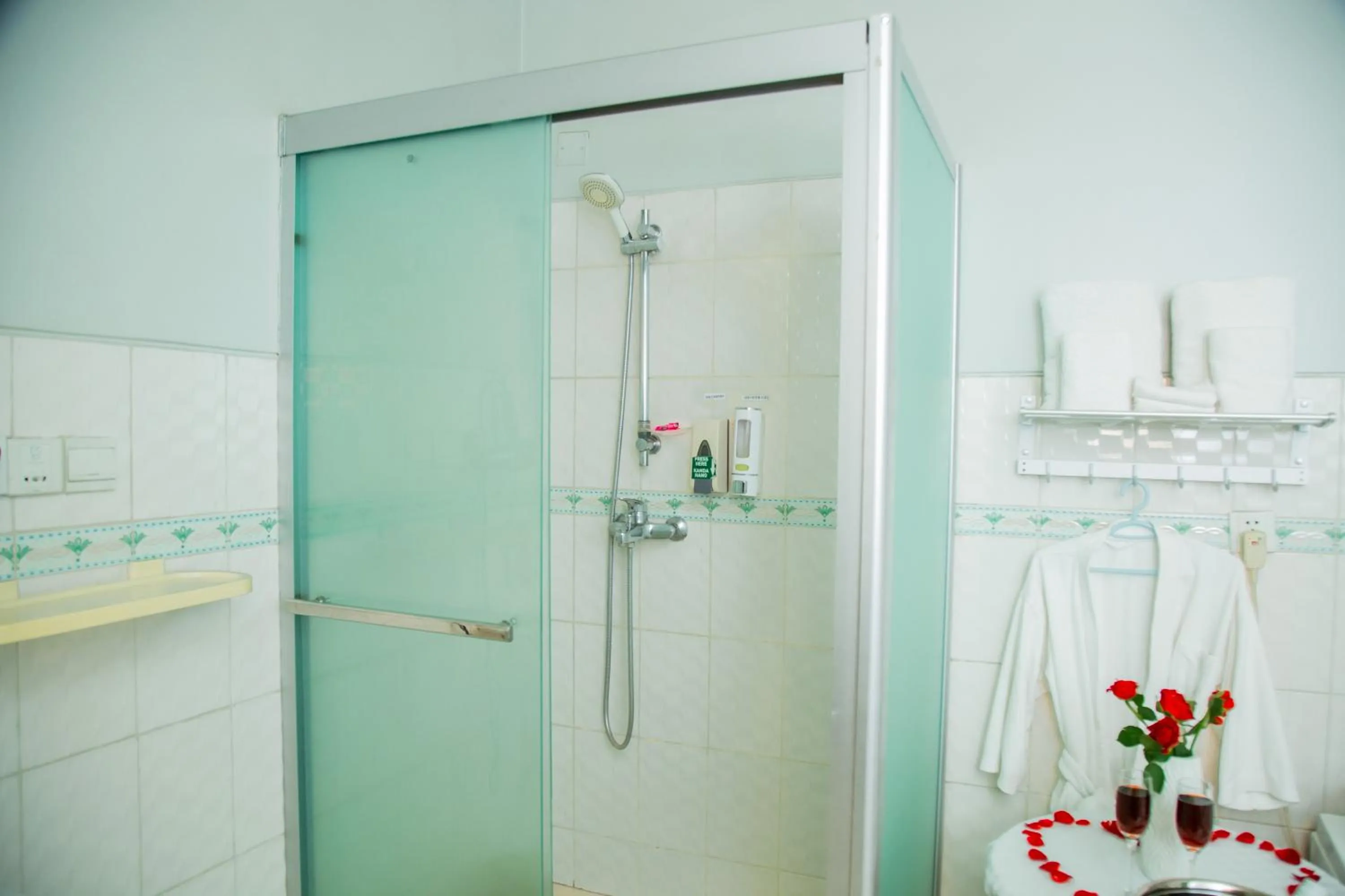 Shower in Five to Five Hotel