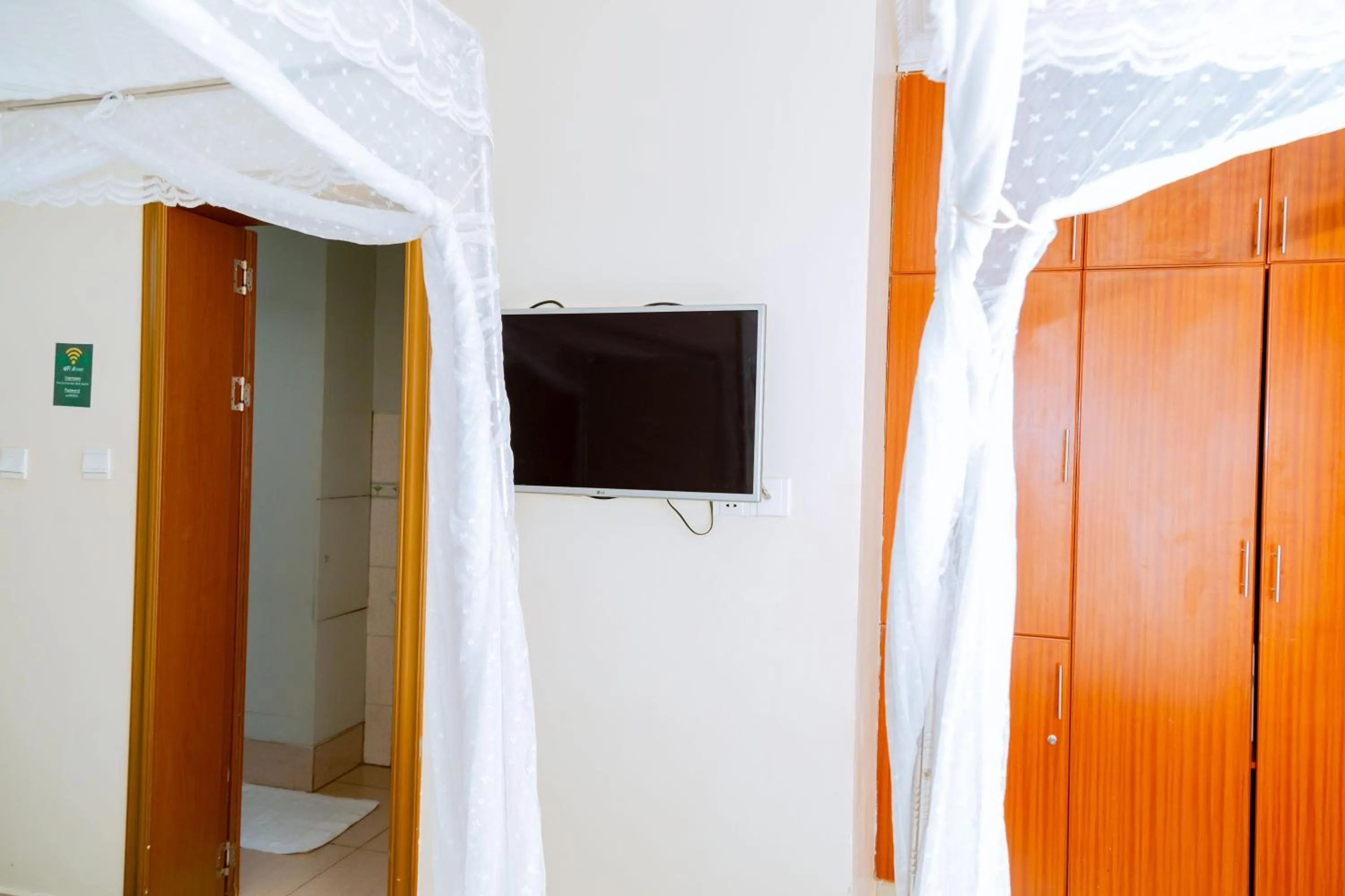 TV and multimedia in Five to Five Hotel