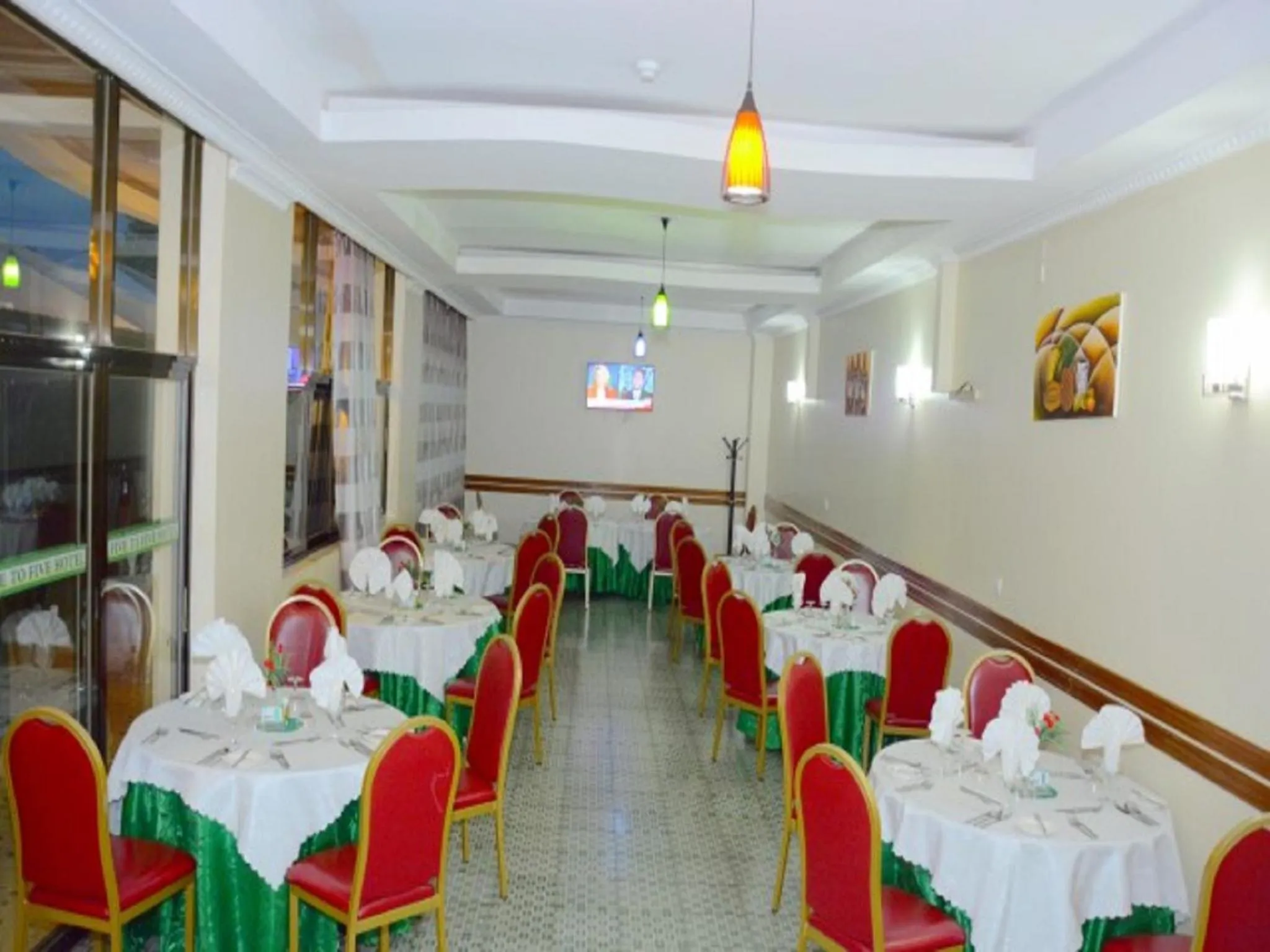 Restaurant/places to eat in Five to Five Hotel